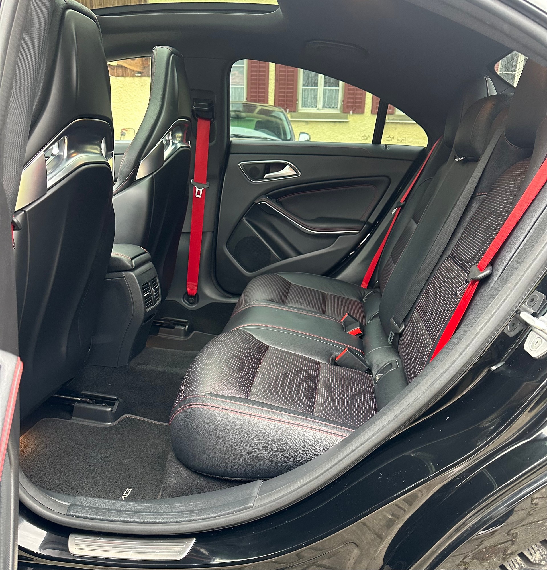 MERCEDES-BENZ CLA 45 AMG 4Matic Speedshift-image-6