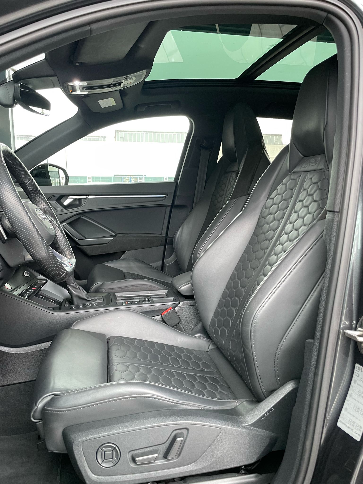 AUDI RS Q3 2.5 TFSI quattro S-Tronic-image-5