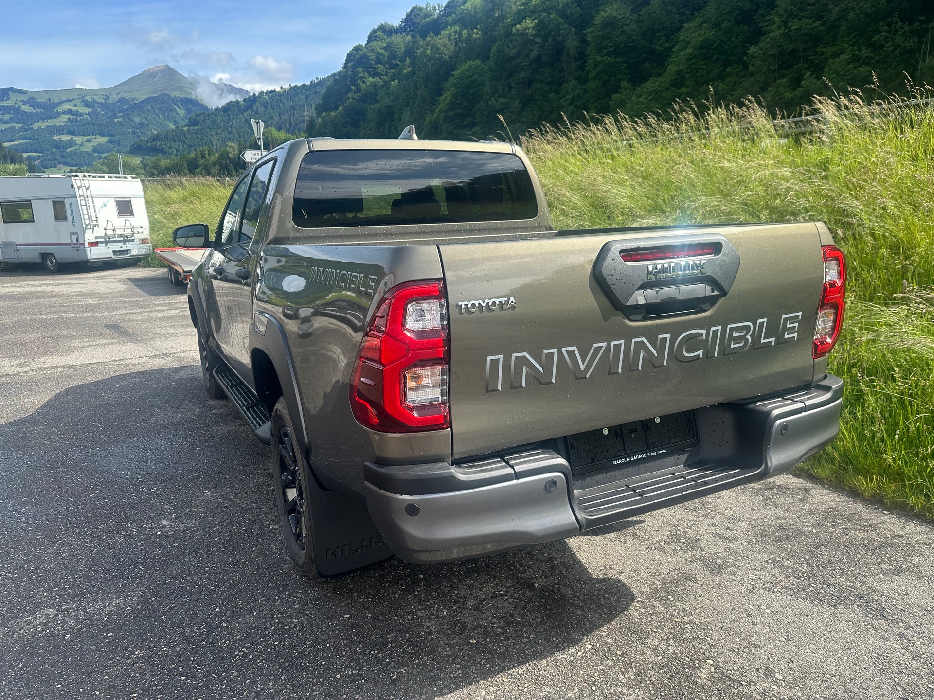 TOYOTA Hilux 2.8d MHEV Invincible Double Cab 4x4-image-2