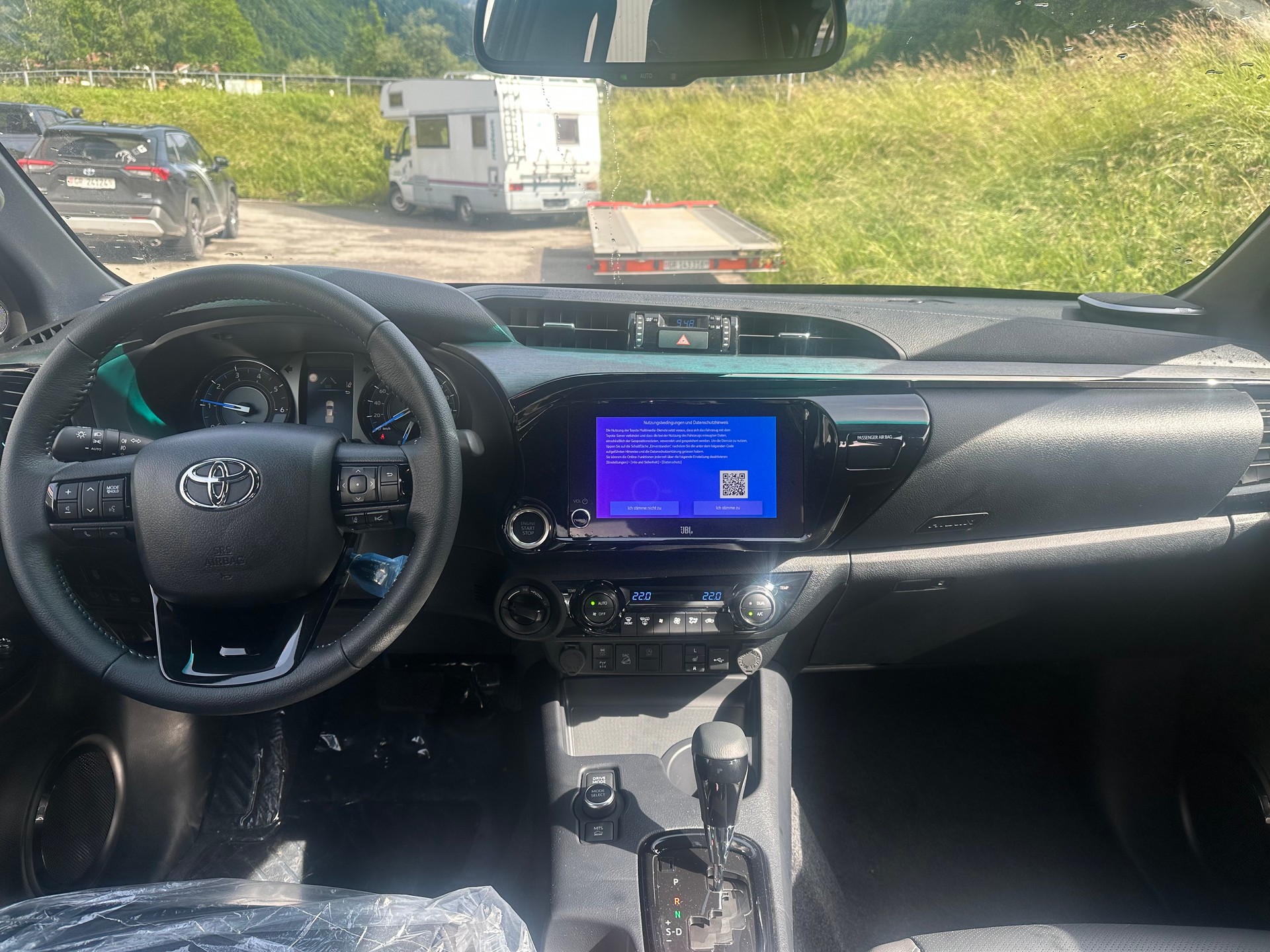 TOYOTA Hilux 2.8d MHEV Invincible Double Cab 4x4-image-5