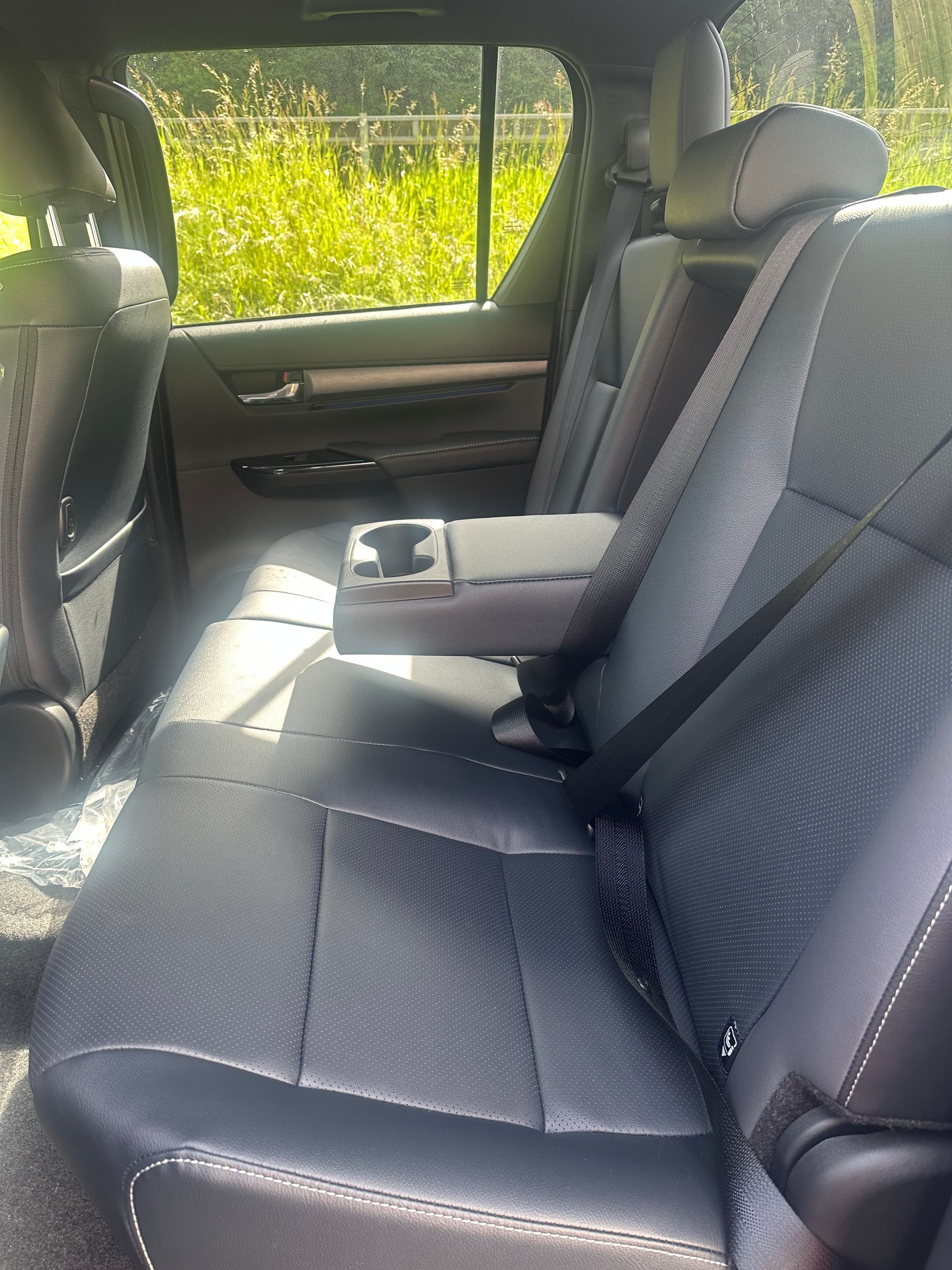 TOYOTA Hilux 2.8d MHEV Invincible Double Cab 4x4-image-6