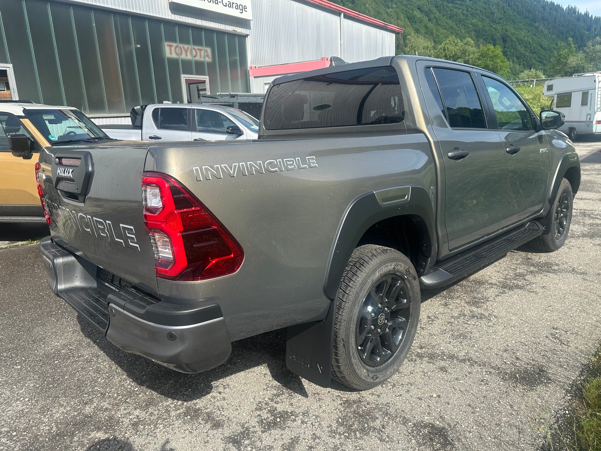TOYOTA Hilux 2.8d MHEV Invincible Double Cab 4x4-image-4