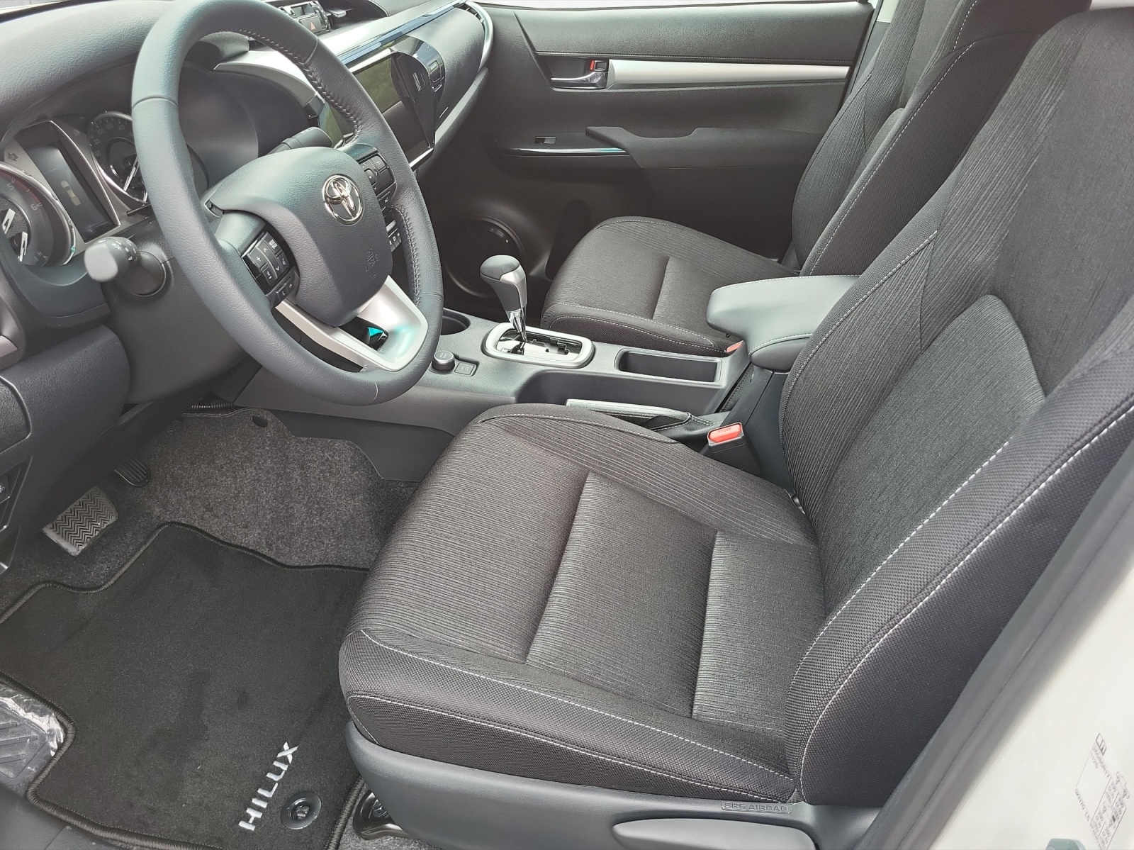 TOYOTA Hilux Double Cab.-Pick-up 2.8 Style AWD-image-12