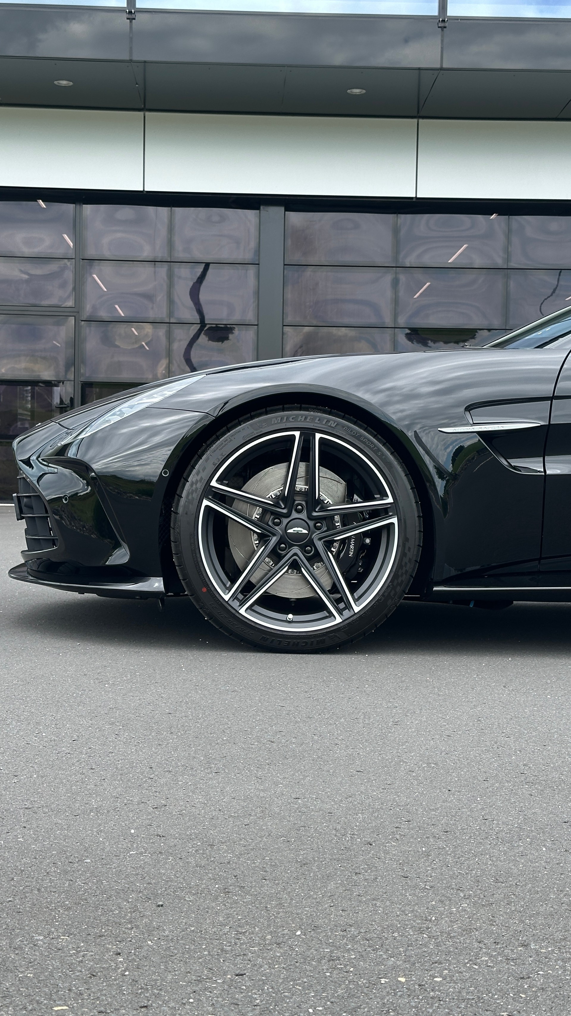 ASTON MARTIN 4.0 Coupé next generation-showroom-element-3