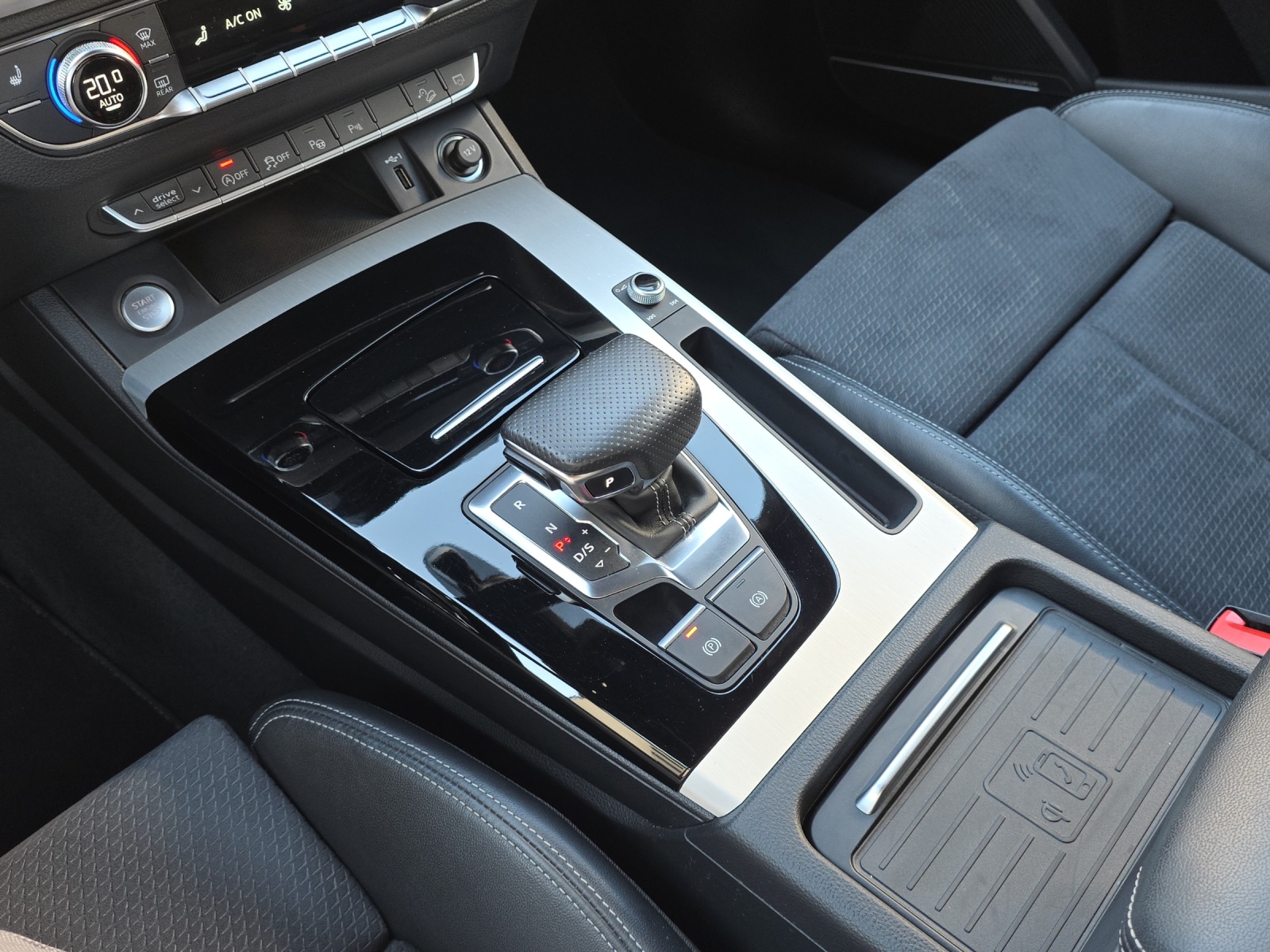 AUDI Q5 Sportback 40 TDI Blackedition quattro S-tronic-image-12