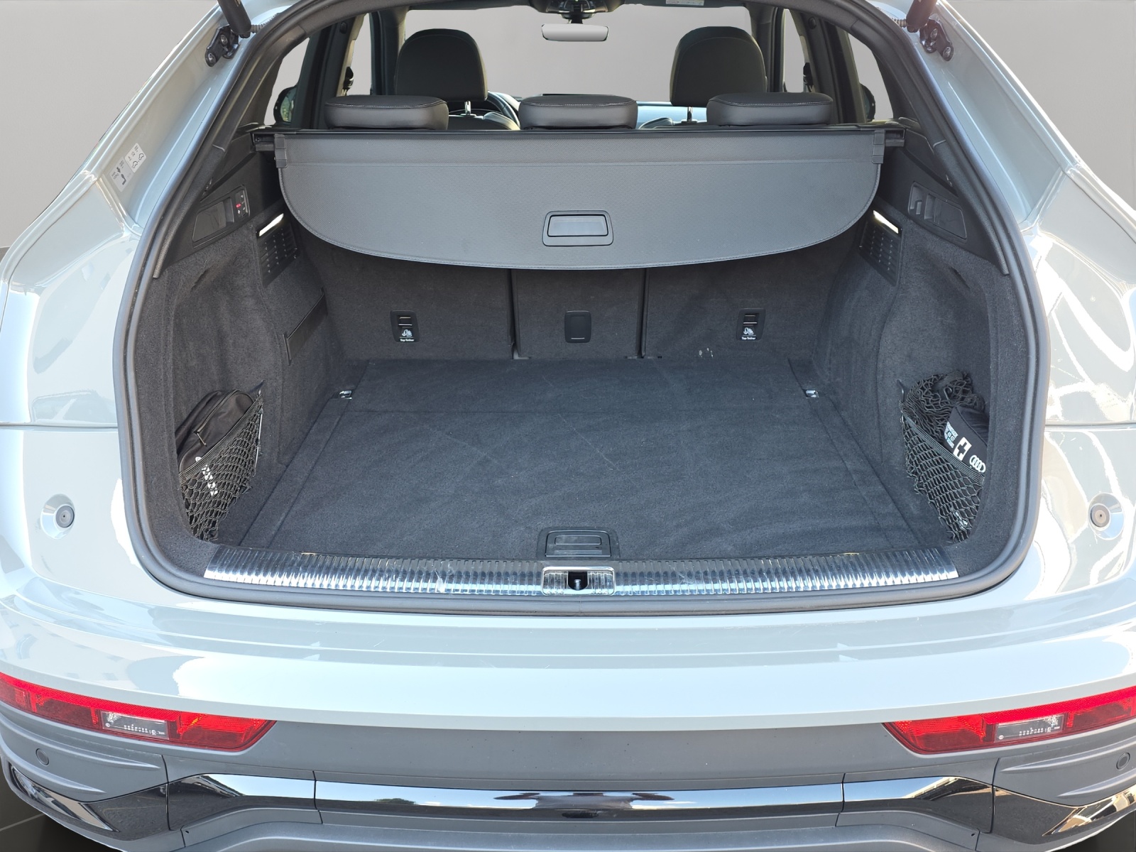 AUDI Q5 Sportback 40 TDI Blackedition quattro S-tronic-image-15