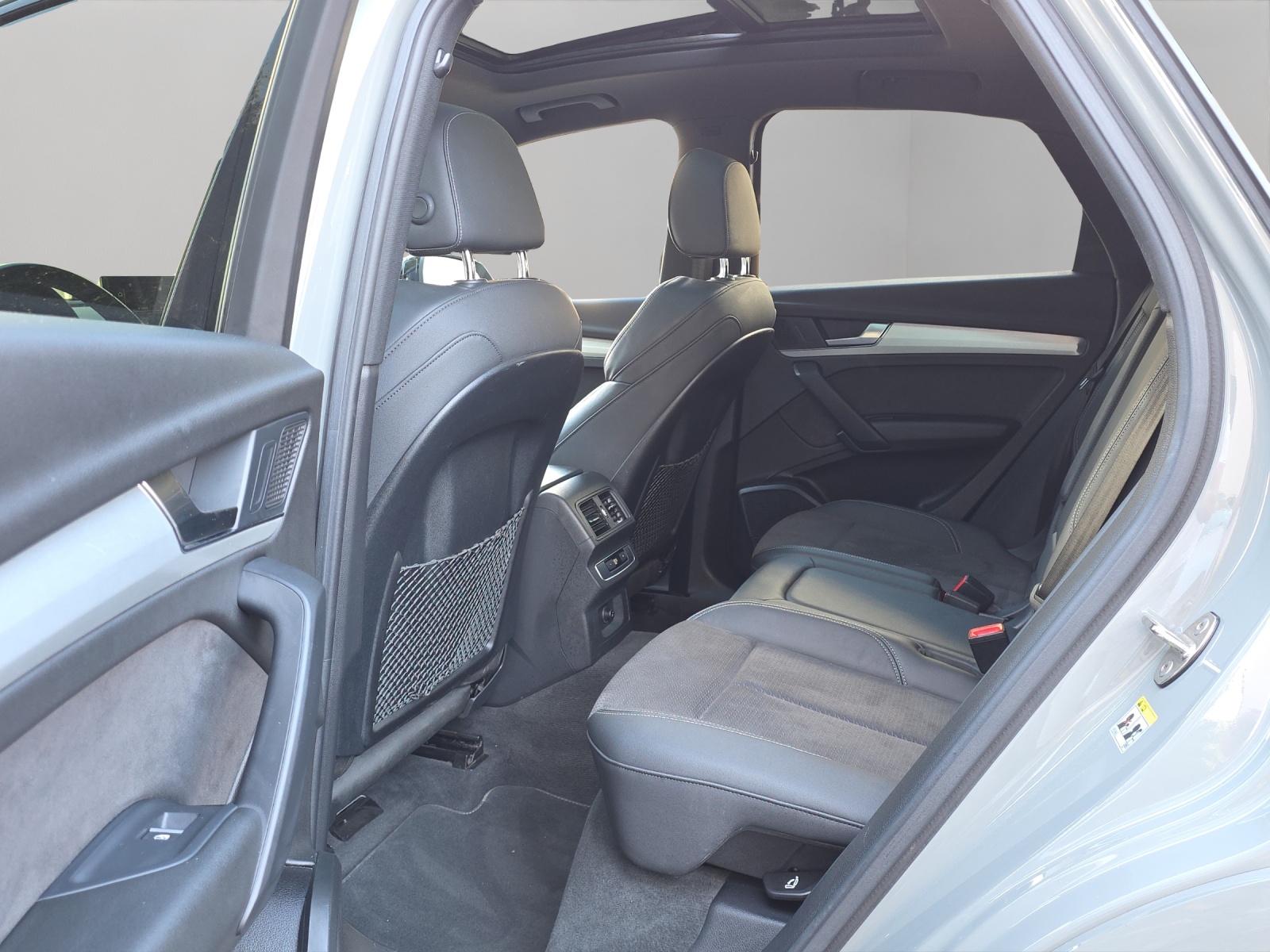 AUDI Q5 Sportback 40 TDI Blackedition quattro S-tronic-image-7