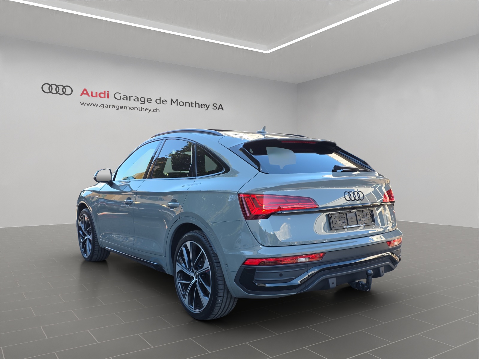 AUDI Q5 Sportback 40 TDI Blackedition quattro S-tronic-image-4