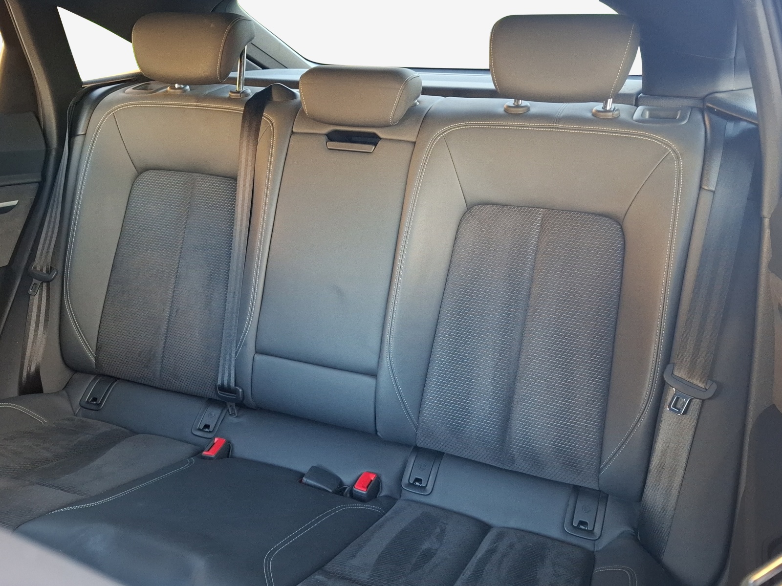 AUDI e-tron S Sportback quattro-image-12