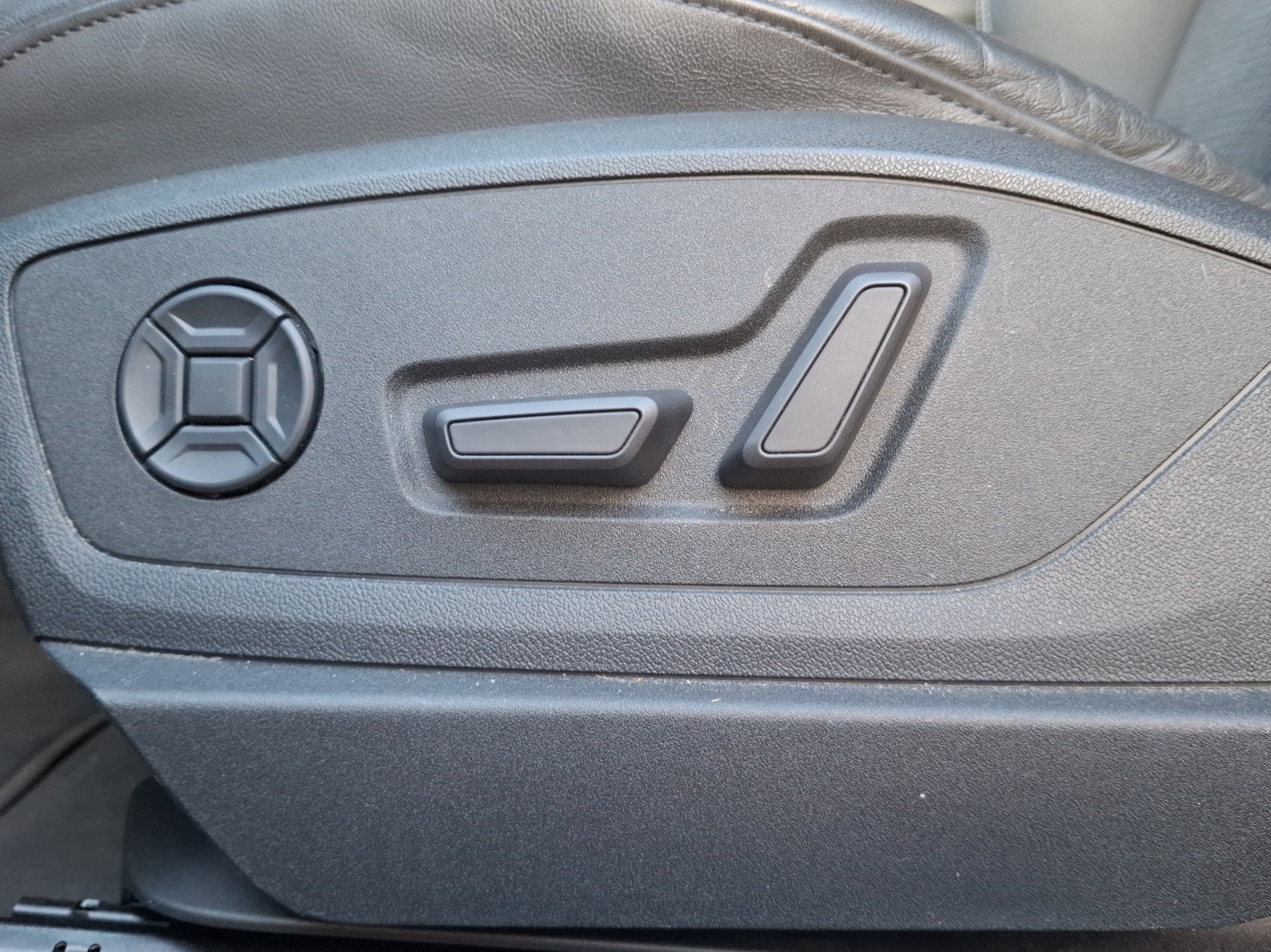 AUDI e-tron S Sportback quattro-image-15