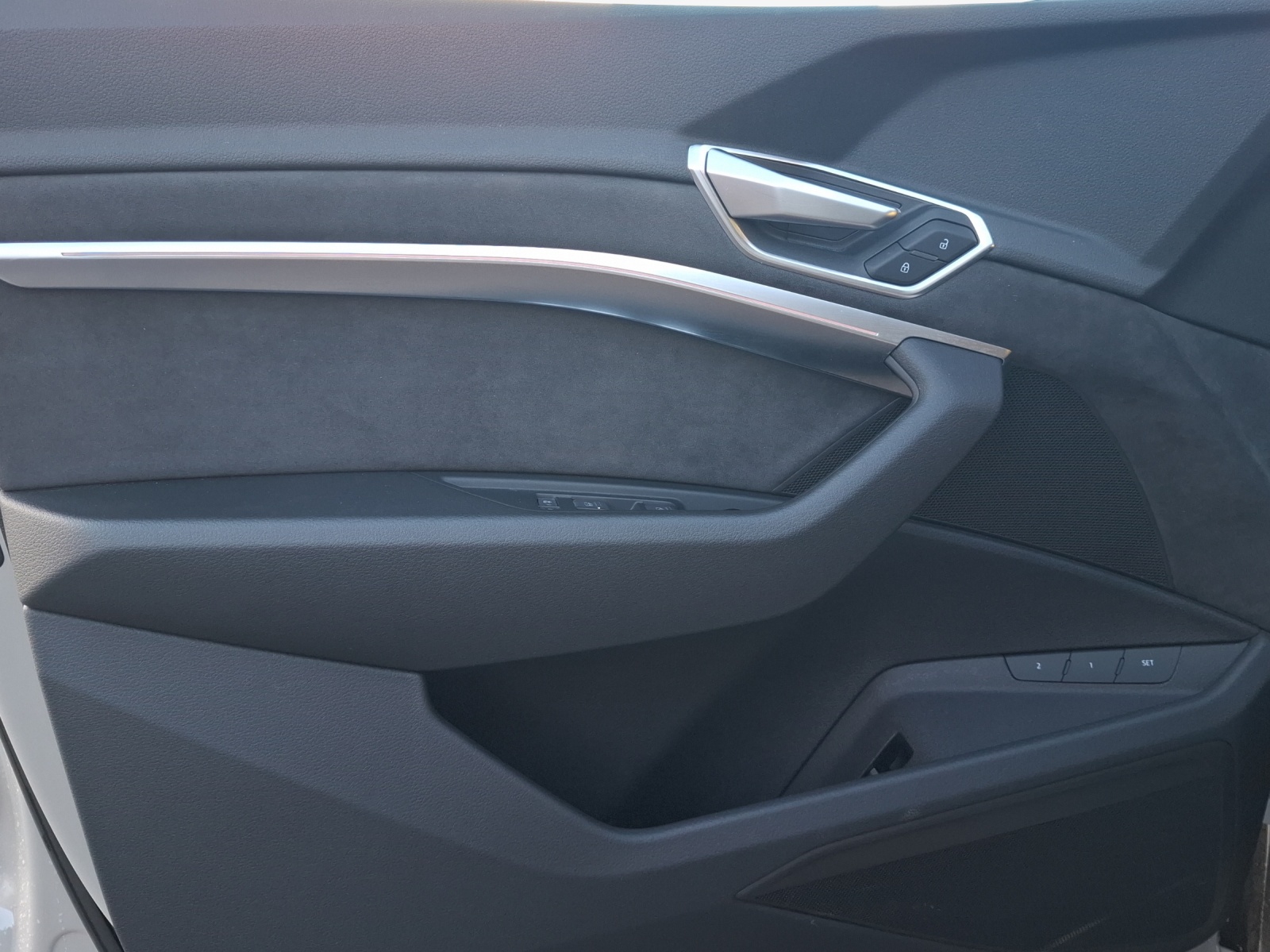 AUDI e-tron S Sportback quattro-image-16