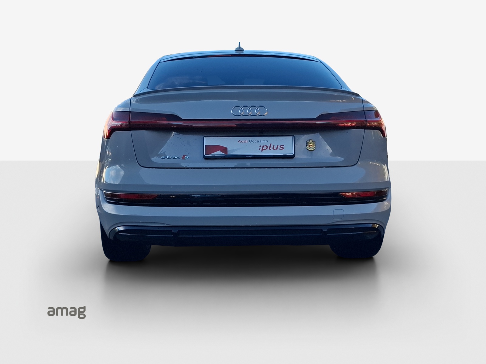 AUDI e-tron S Sportback quattro-image-4