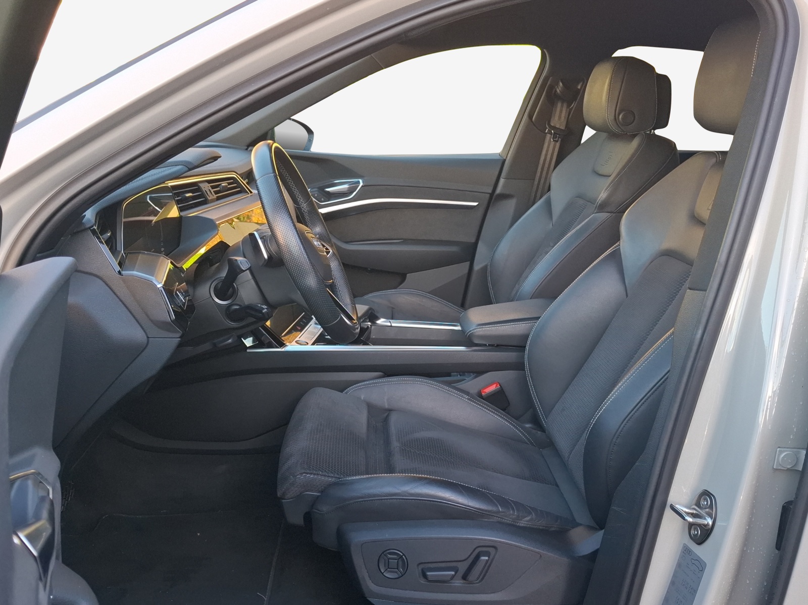 AUDI e-tron S Sportback quattro-image-8