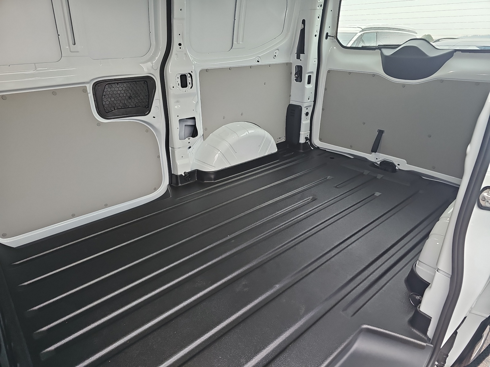VW Transporter 2.0 TDI Automat-image-12