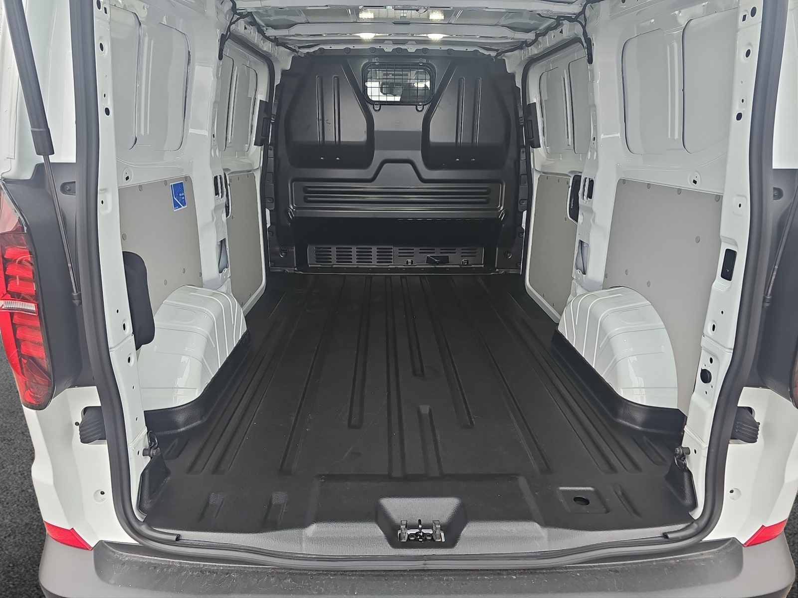 VW Transporter 2.0 TDI Automat-image-14