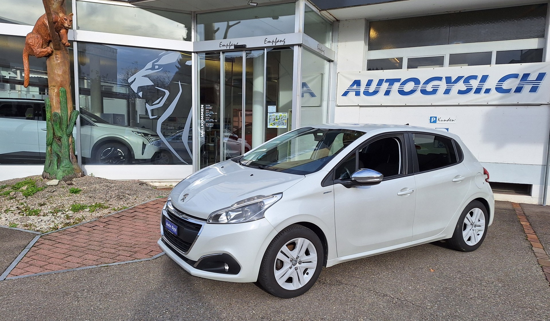 PEUGEOT 208 1.2 PureTech Style-image-8