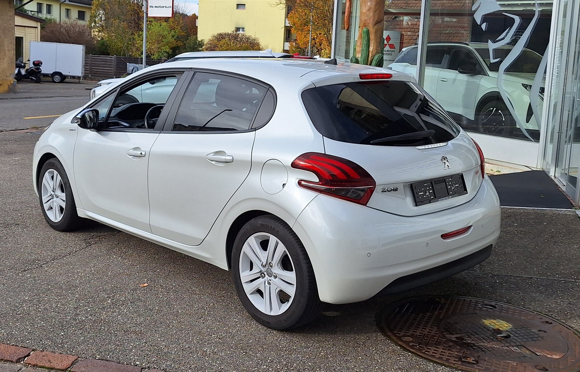 PEUGEOT 208 1.2 PureTech Style-image-2