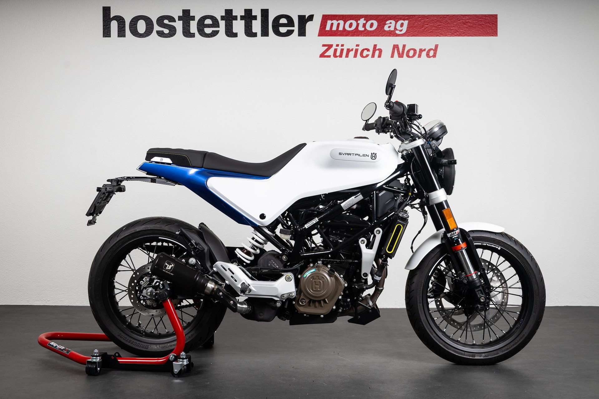 HUSQVARNA 125 Svartpilen Step Two / Color Edition-showroom-element-1