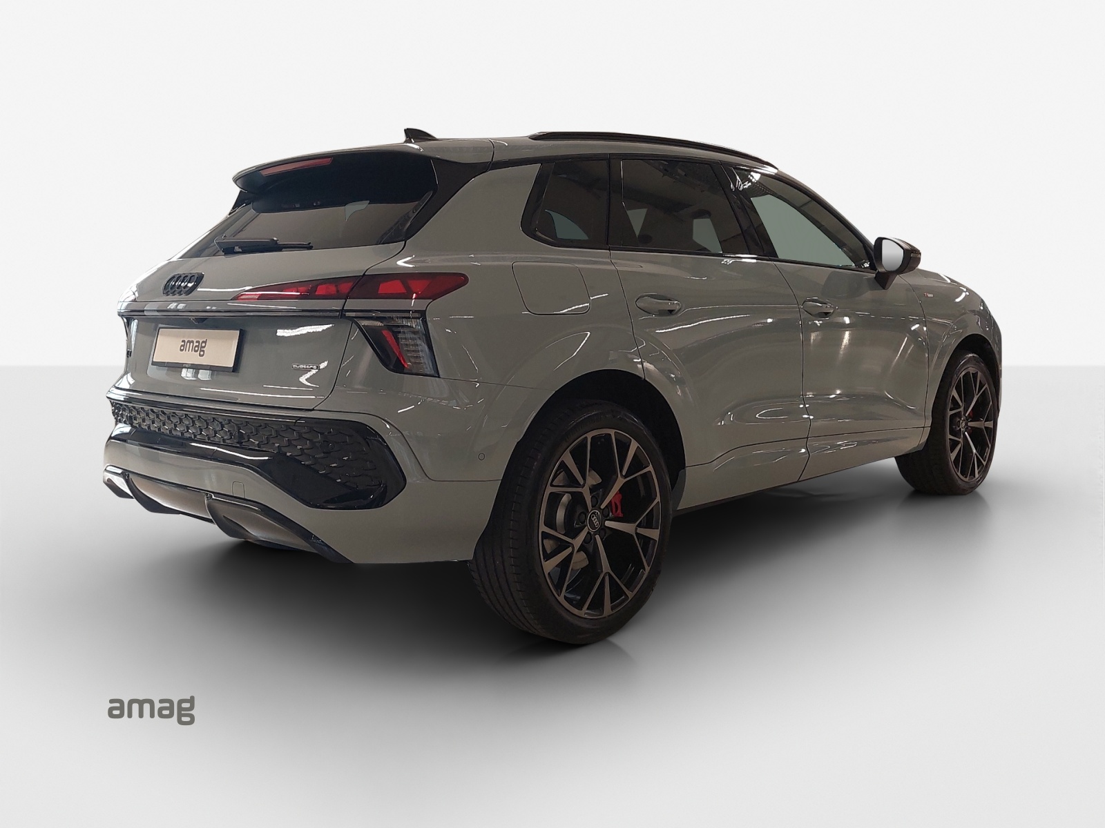 AUDI Q3 SUV TFSI quattro 195 kW S tronic-image-4