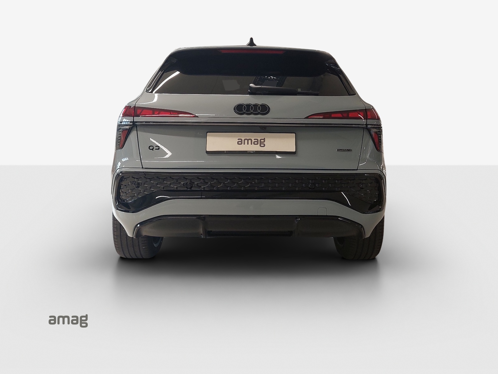 AUDI Q3 SUV TFSI quattro 195 kW S tronic-image-3