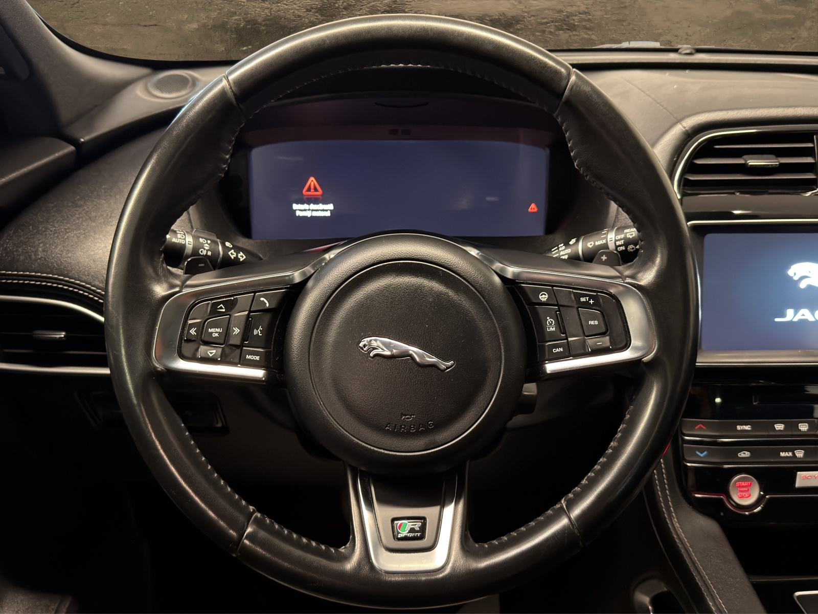 JAGUAR F-Pace 3.0 TD S AWD Automatik-image-8