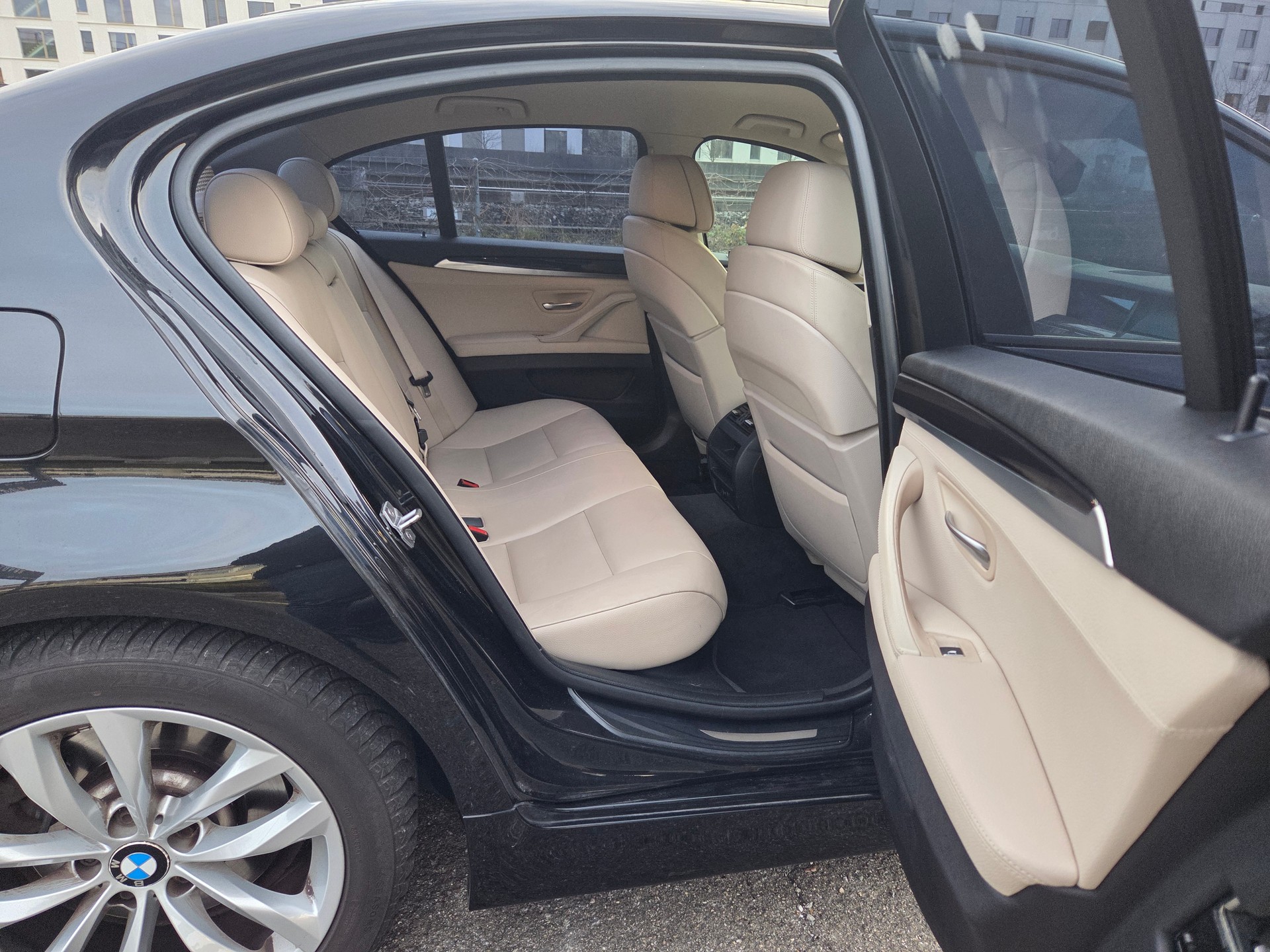 BMW 525d xDrive Steptronic-image-11