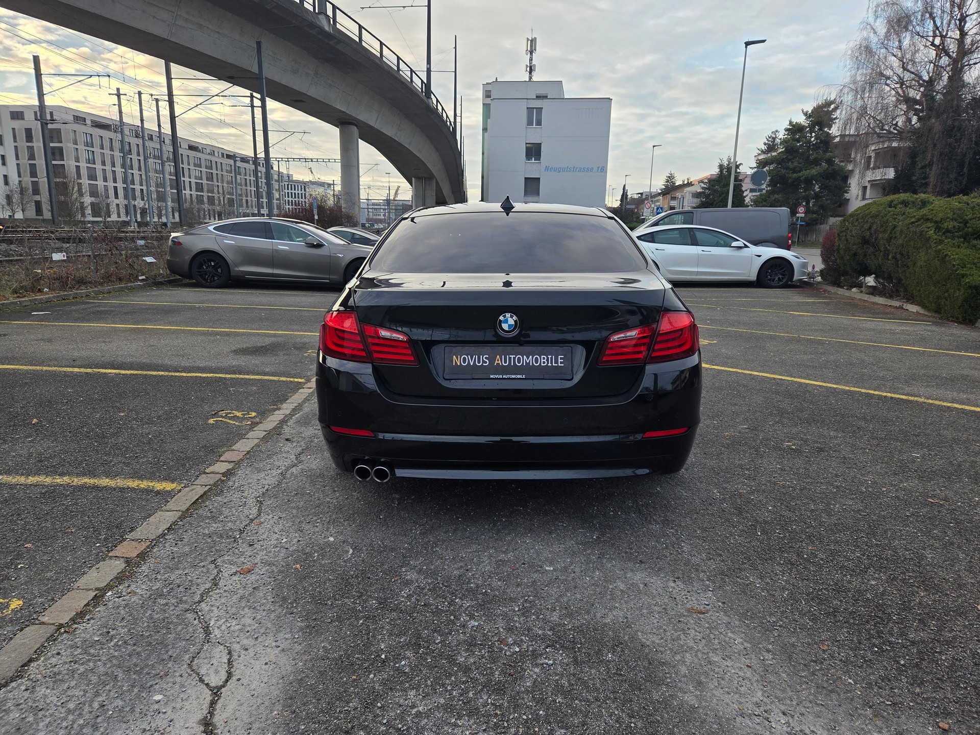 BMW 525d xDrive Steptronic-showroom-element-3