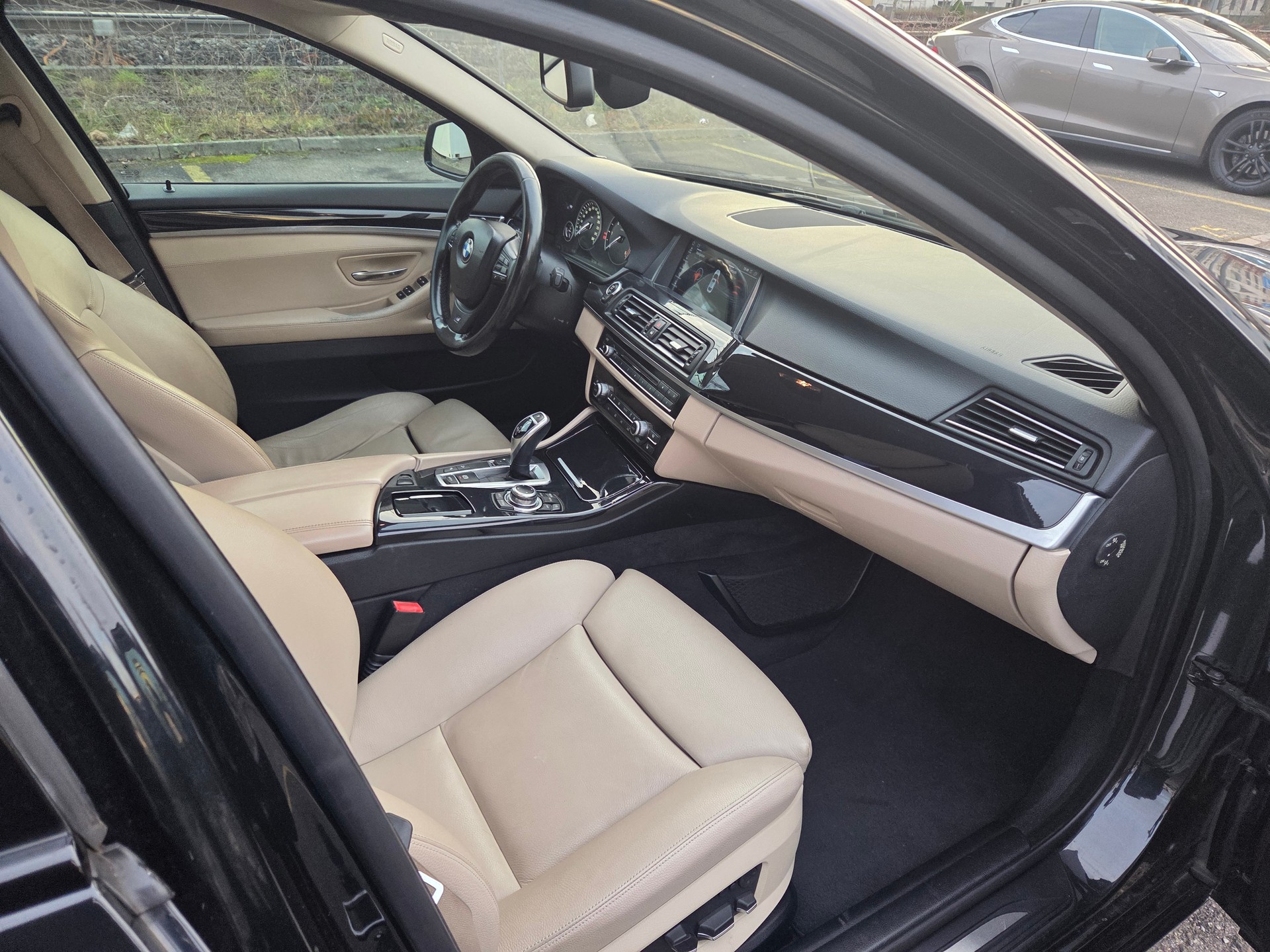 BMW 525d xDrive Steptronic-image-13