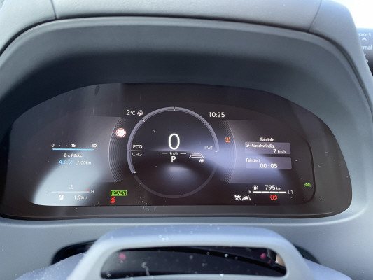 LEXUS UX 300h E-Four F Line-image-10