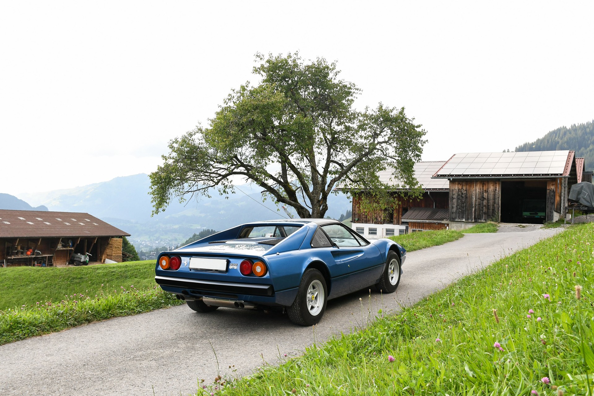FERRARI GTS-image-5
