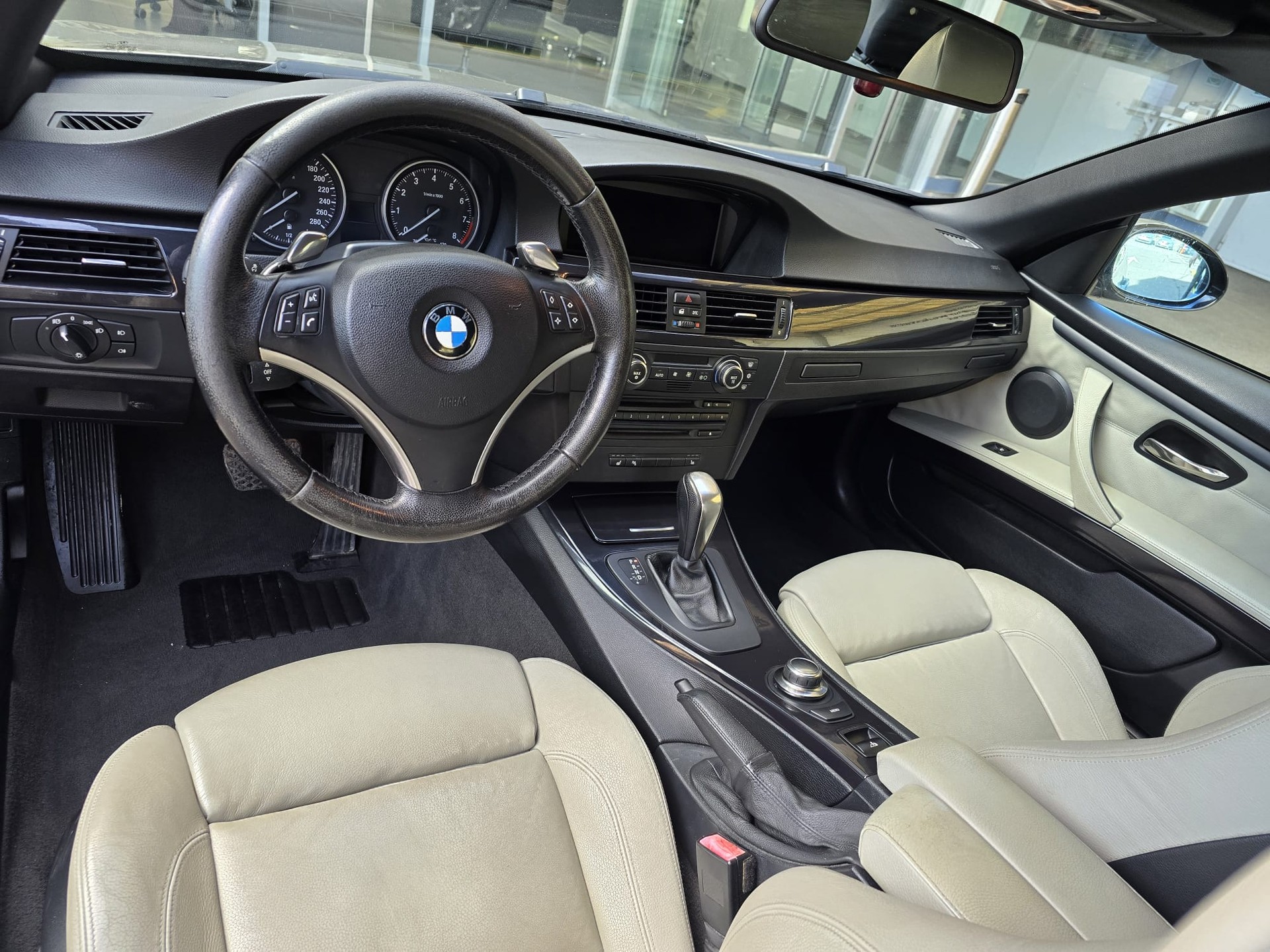 BMW 335i Cabriolet Steptronic-image-8