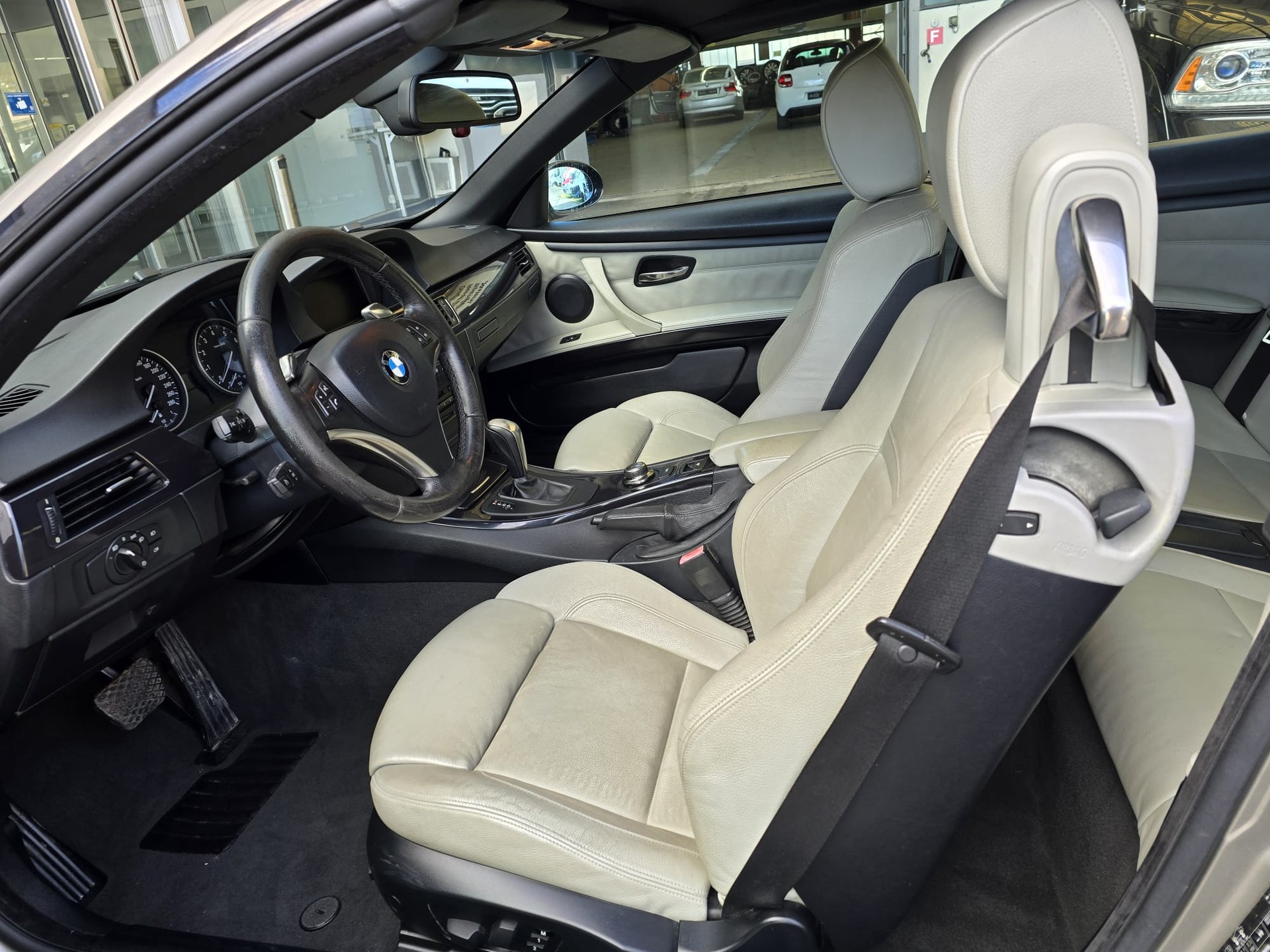 BMW 335i Cabriolet Steptronic-image-5