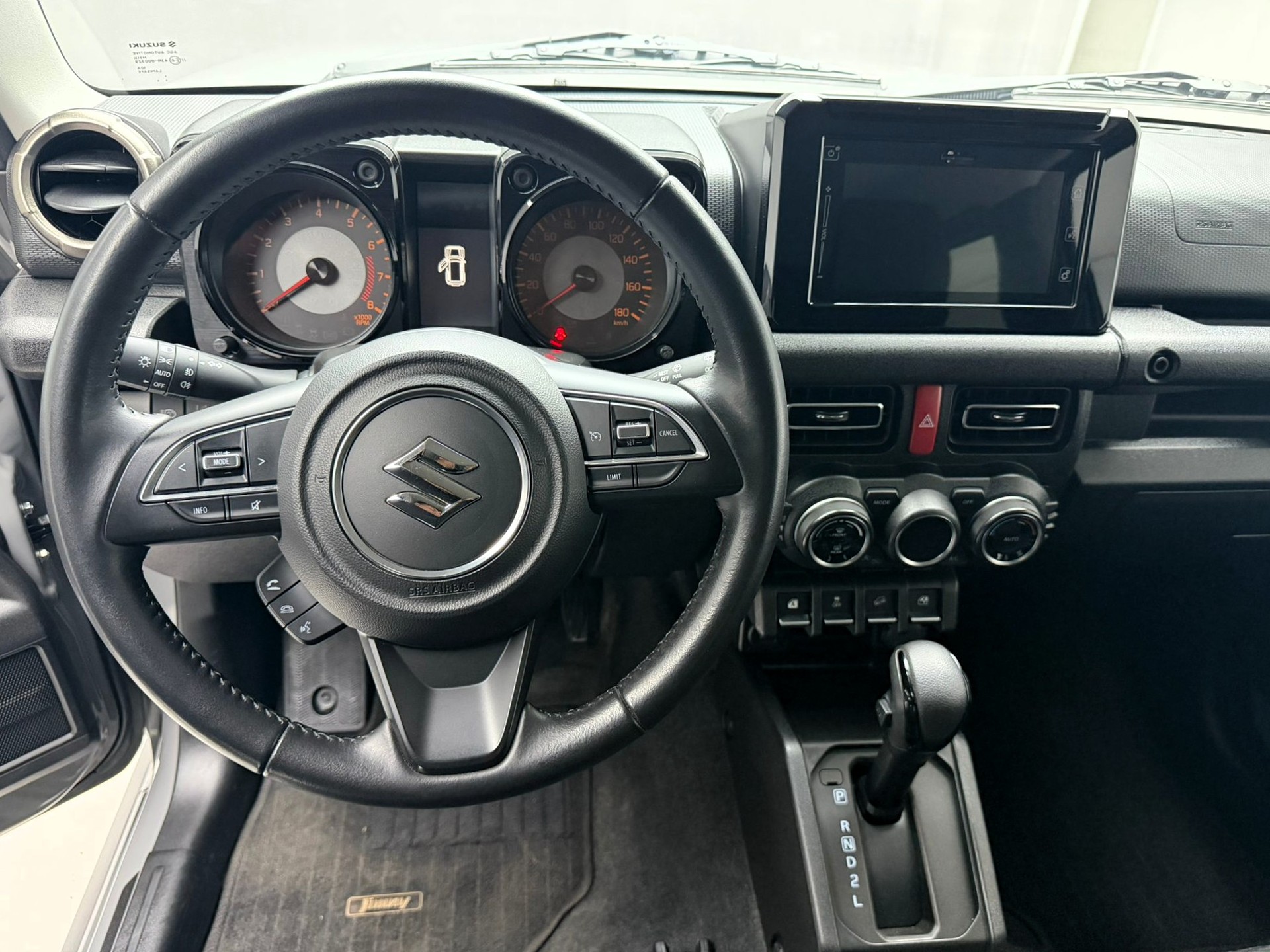 SUZUKI Jimny 1.5 Compact+ 4x4 Automat + 4 Platzer-image-9