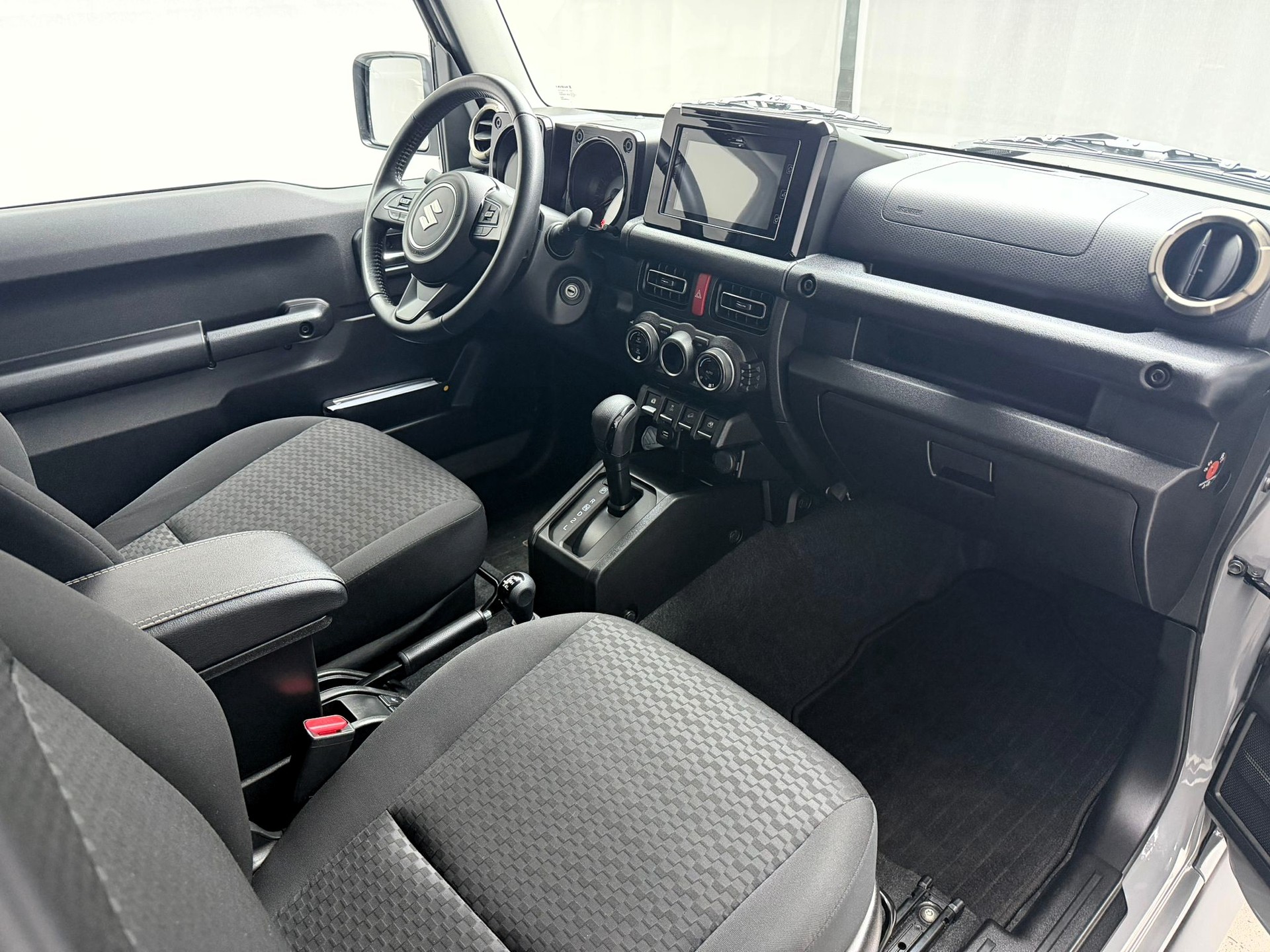 SUZUKI Jimny 1.5 Compact+ 4x4 Automat + 4 Platzer-image-10