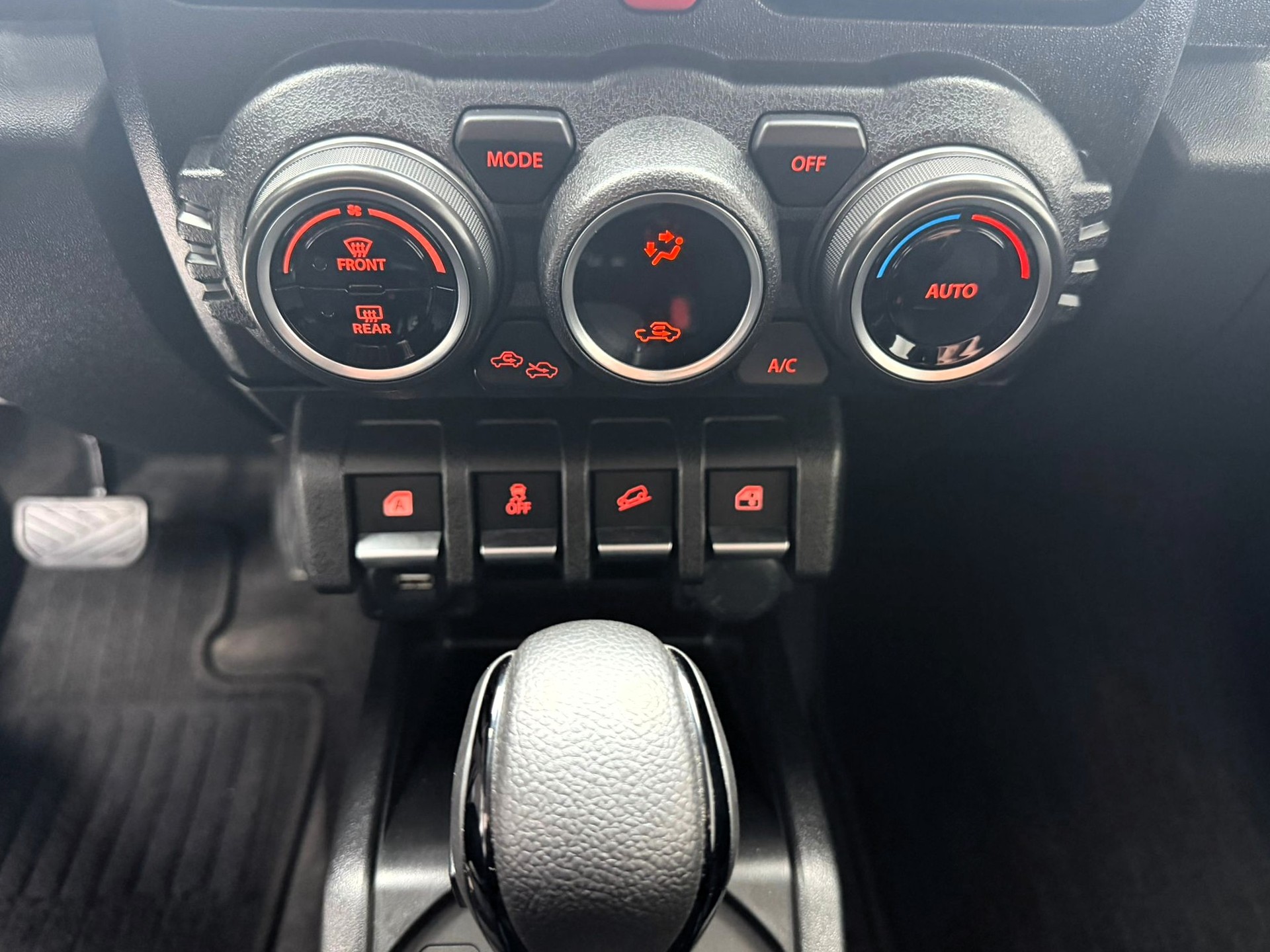 SUZUKI Jimny 1.5 Compact+ 4x4 Automat + 4 Platzer-image-13