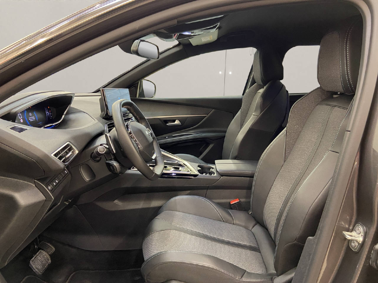 PEUGEOT 5008 1.5 BlueHDi Allure Pack-image-4