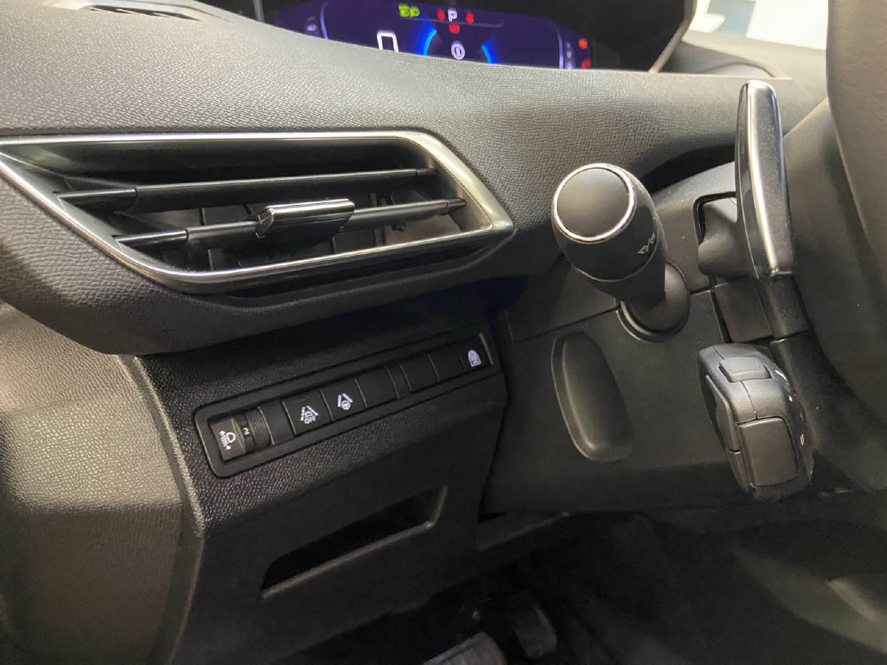 PEUGEOT 5008 1.5 BlueHDi Allure Pack-image-12