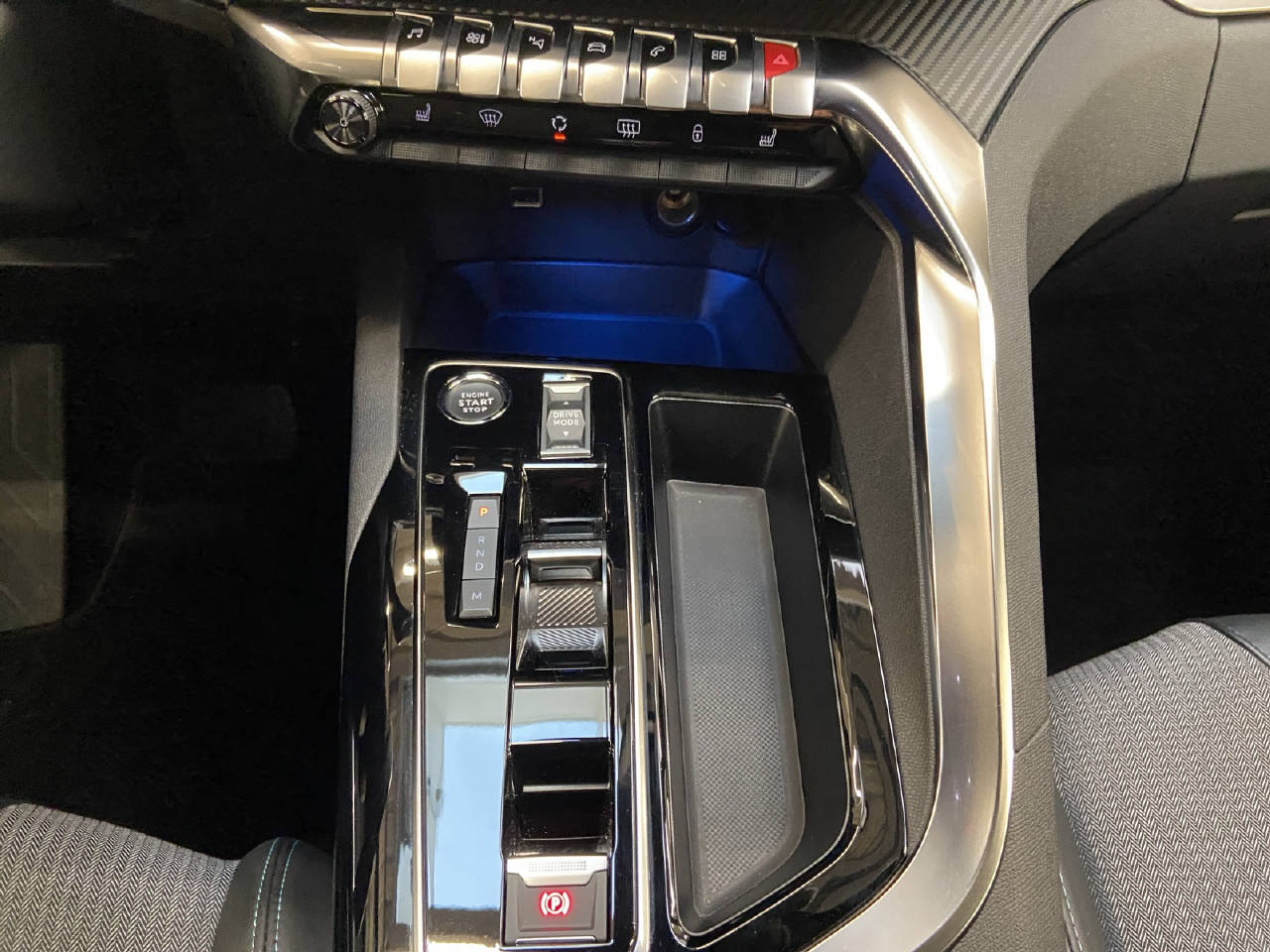 PEUGEOT 5008 1.5 BlueHDi Allure Pack-image-6
