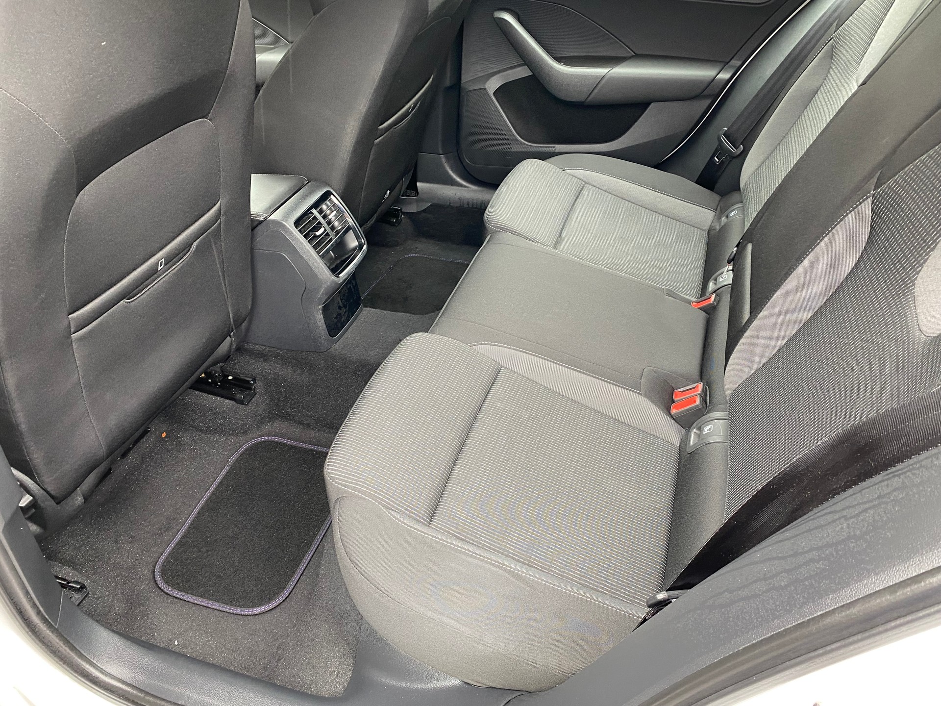 SKODA Octavia Combi 2.0 TDI DSG Ambition 4x4-image-7