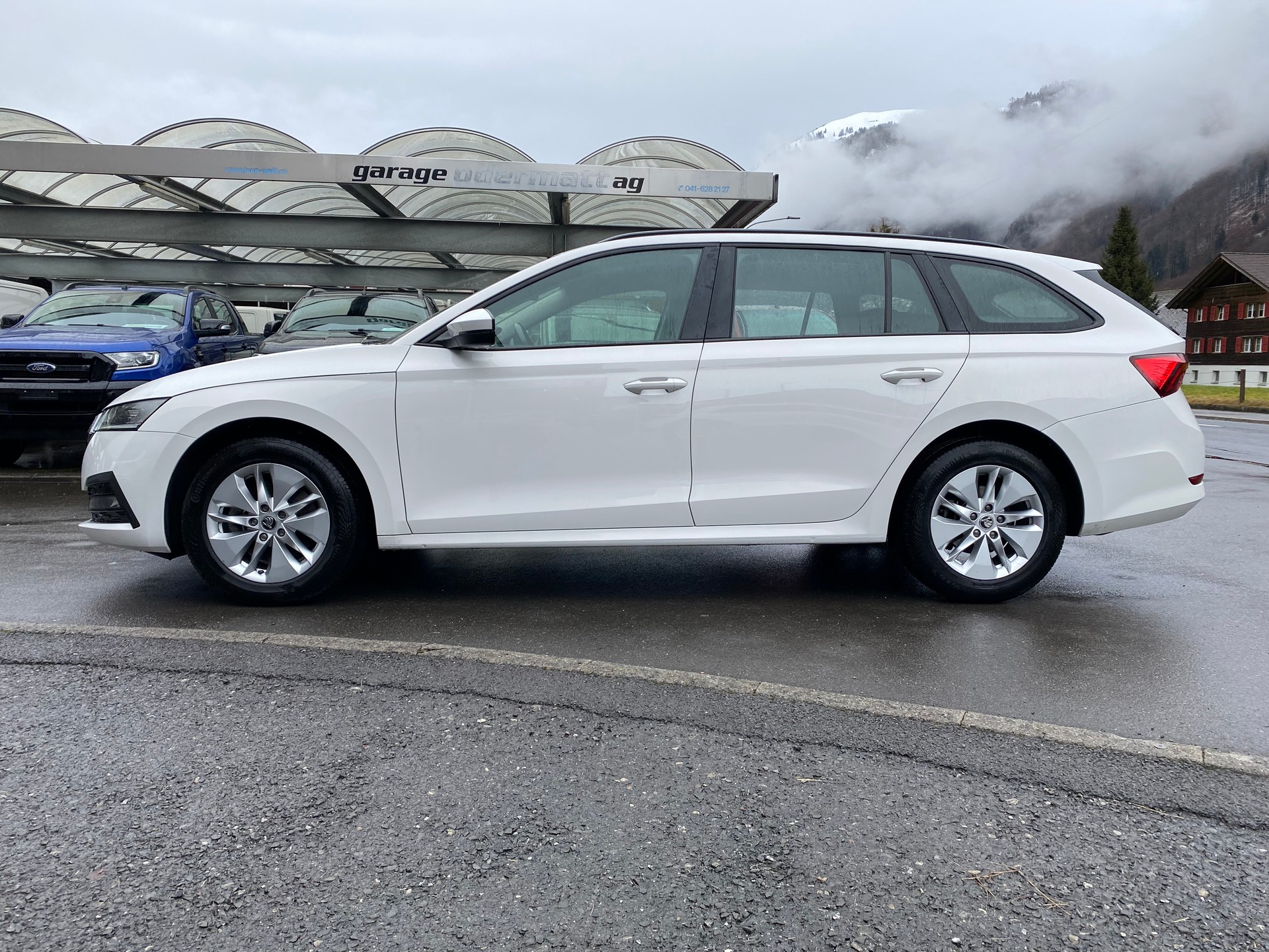 SKODA Octavia Combi 2.0 TDI DSG Ambition 4x4-image-0
