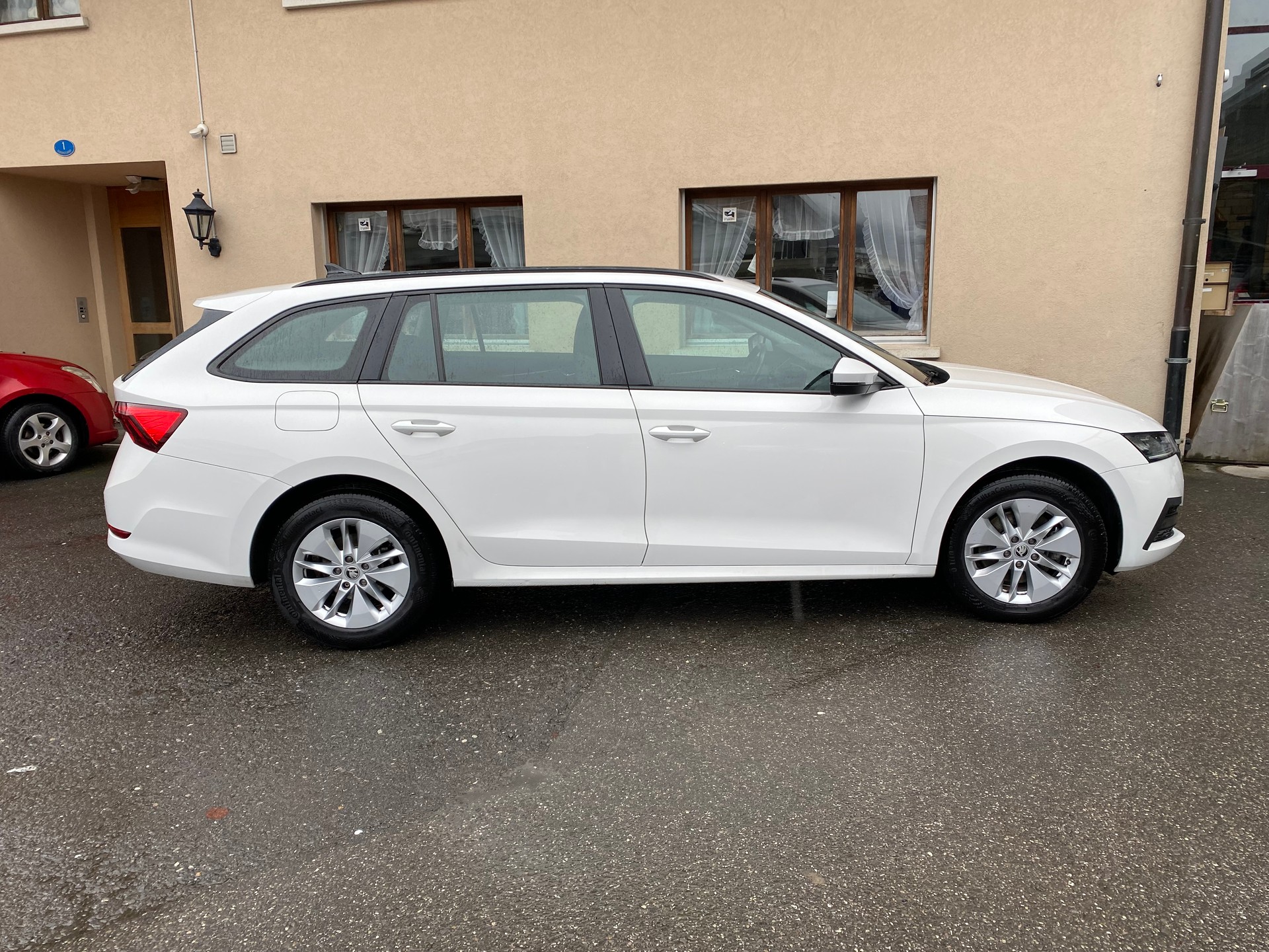 SKODA Octavia Combi 2.0 TDI DSG Ambition 4x4-image-10