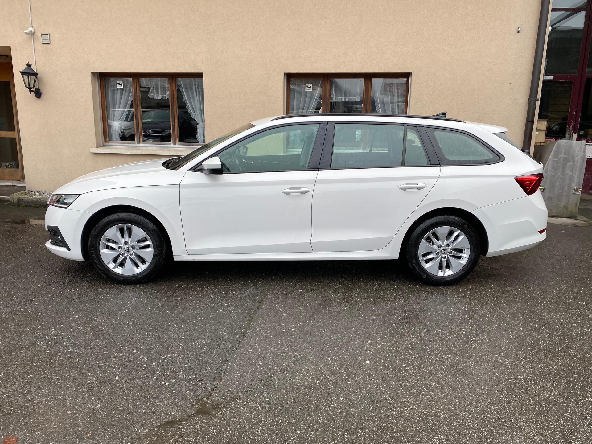 SKODA Octavia Combi 2.0 TDI DSG Ambition 4x4-image-14