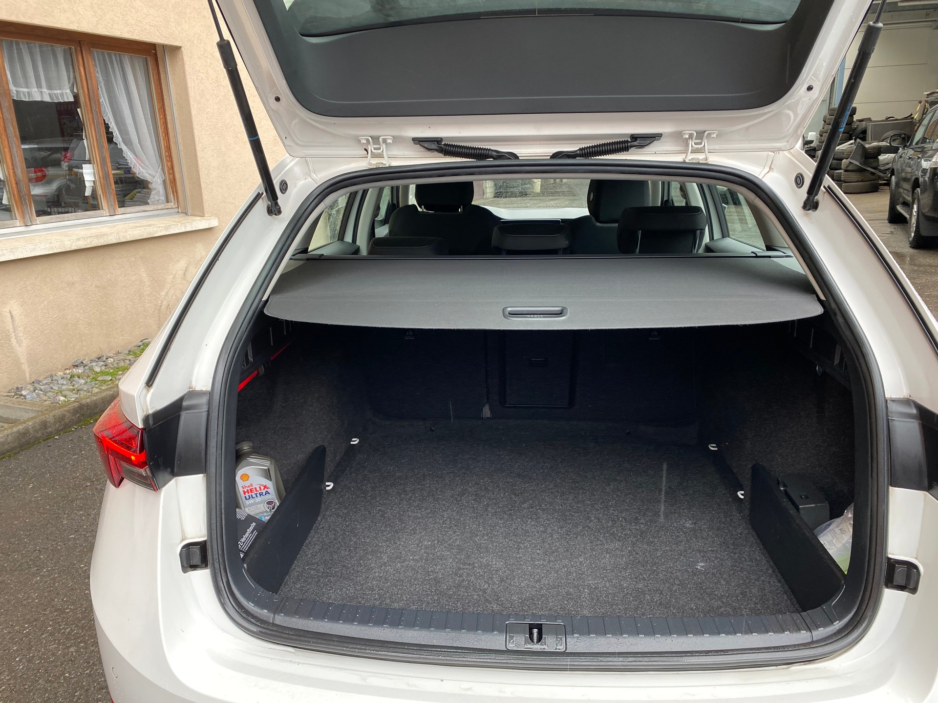 SKODA Octavia Combi 2.0 TDI DSG Ambition 4x4-image-8