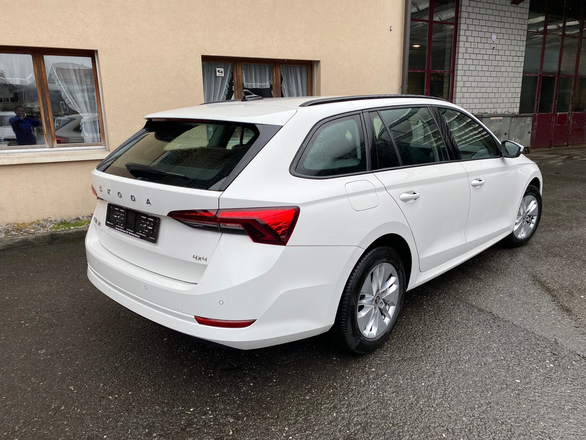 SKODA Octavia Combi 2.0 TDI DSG Ambition 4x4-image-11