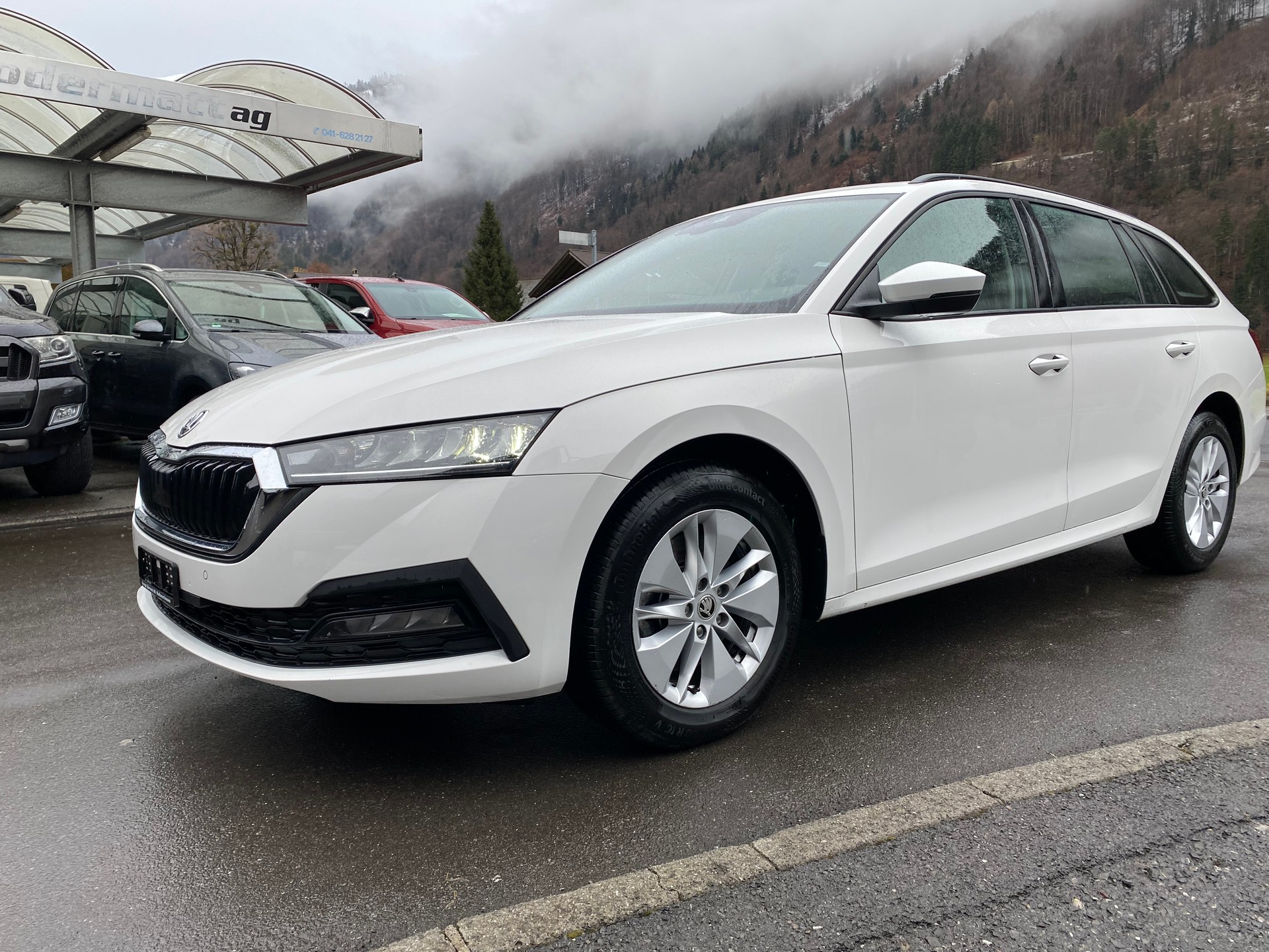 SKODA Octavia Combi 2.0 TDI DSG Ambition 4x4-image-1