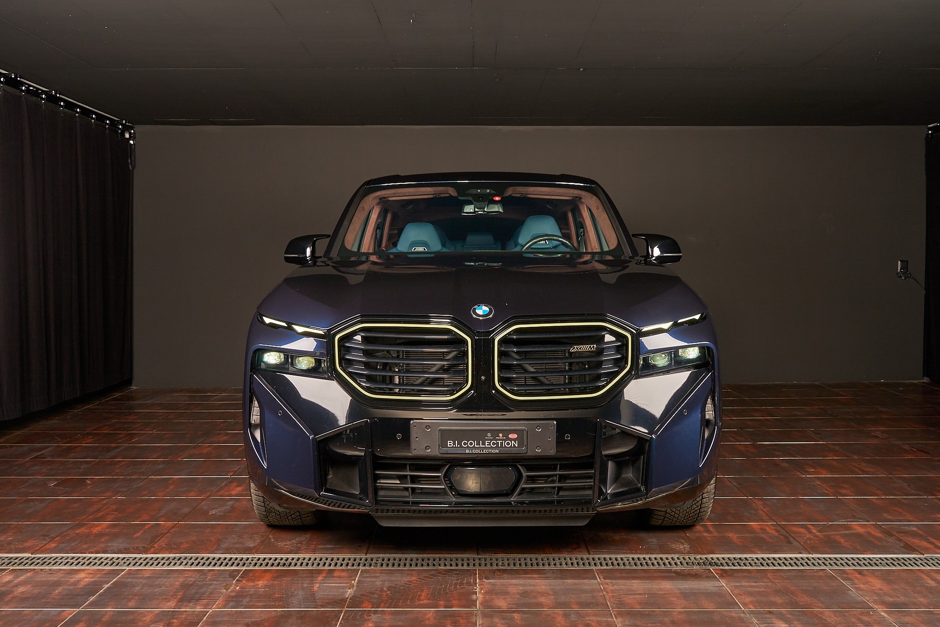 BMW XM xDrive PHEV Steptronic-image-9
