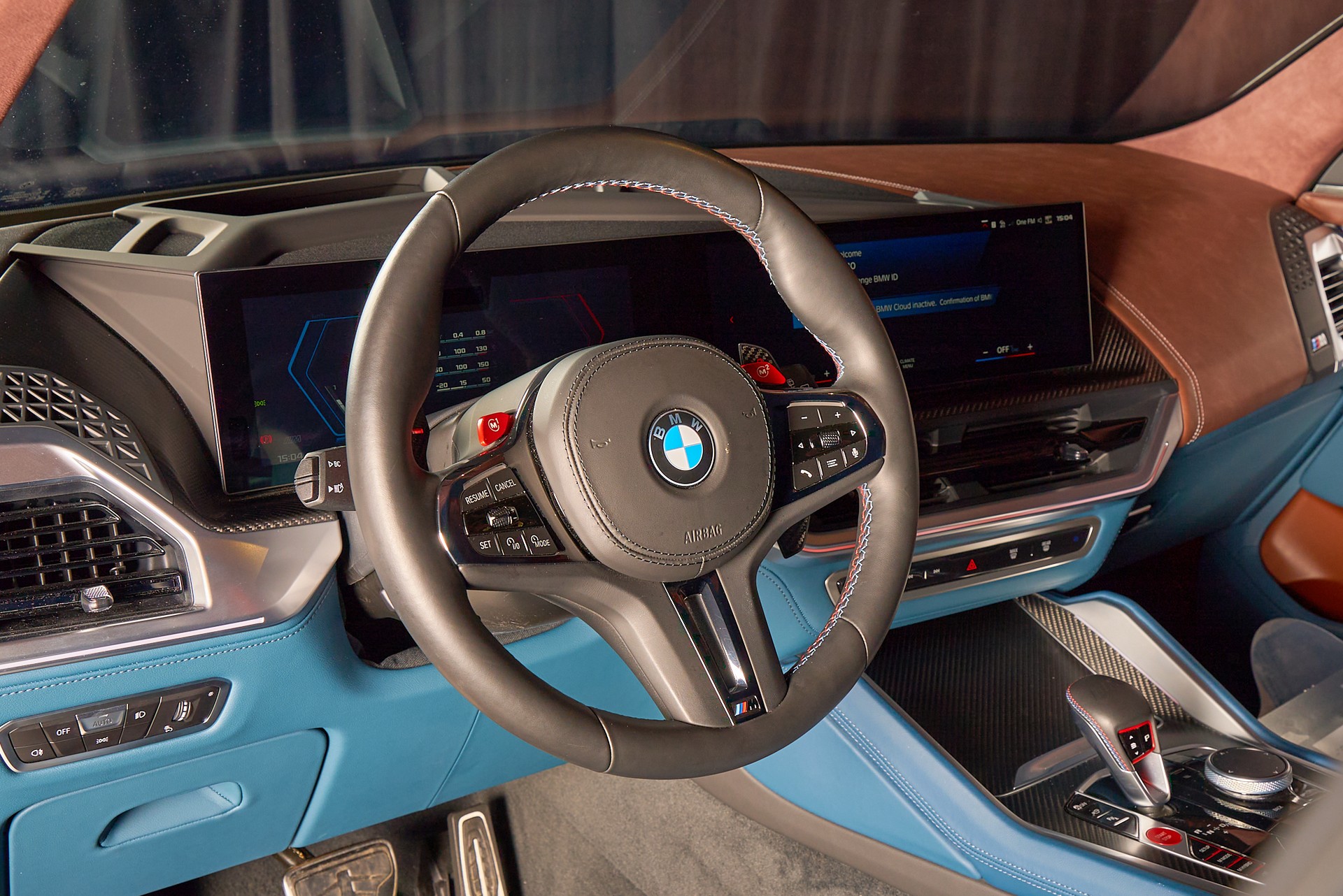 BMW XM xDrive PHEV Steptronic-image-5