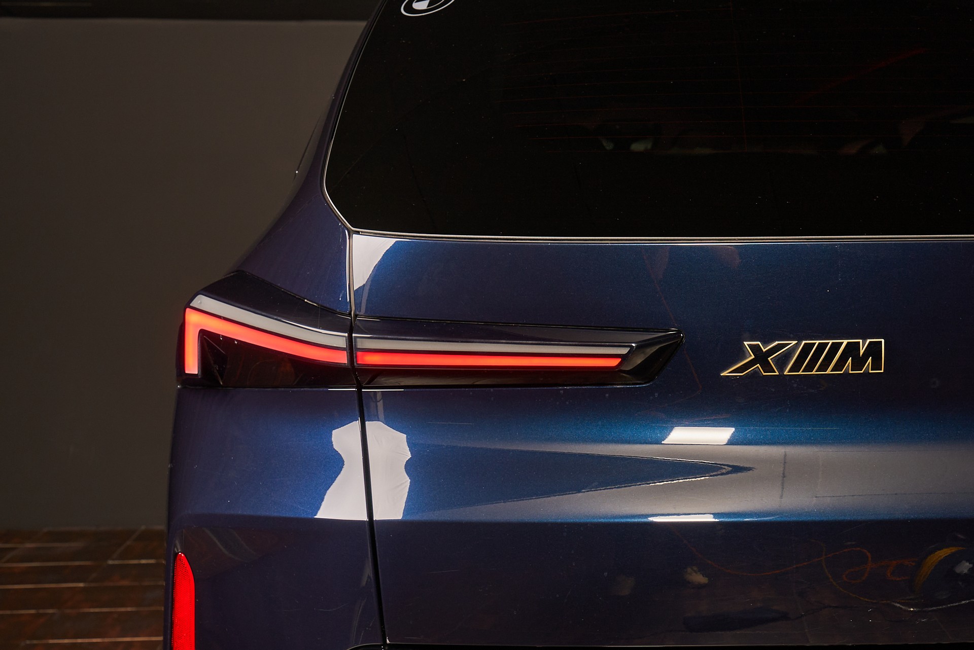 BMW XM xDrive PHEV Steptronic-image-11