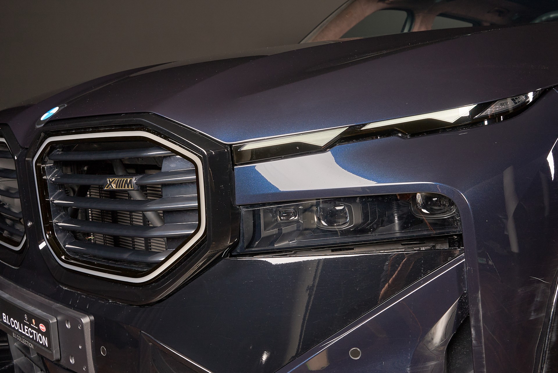 BMW XM xDrive PHEV Steptronic-image-2
