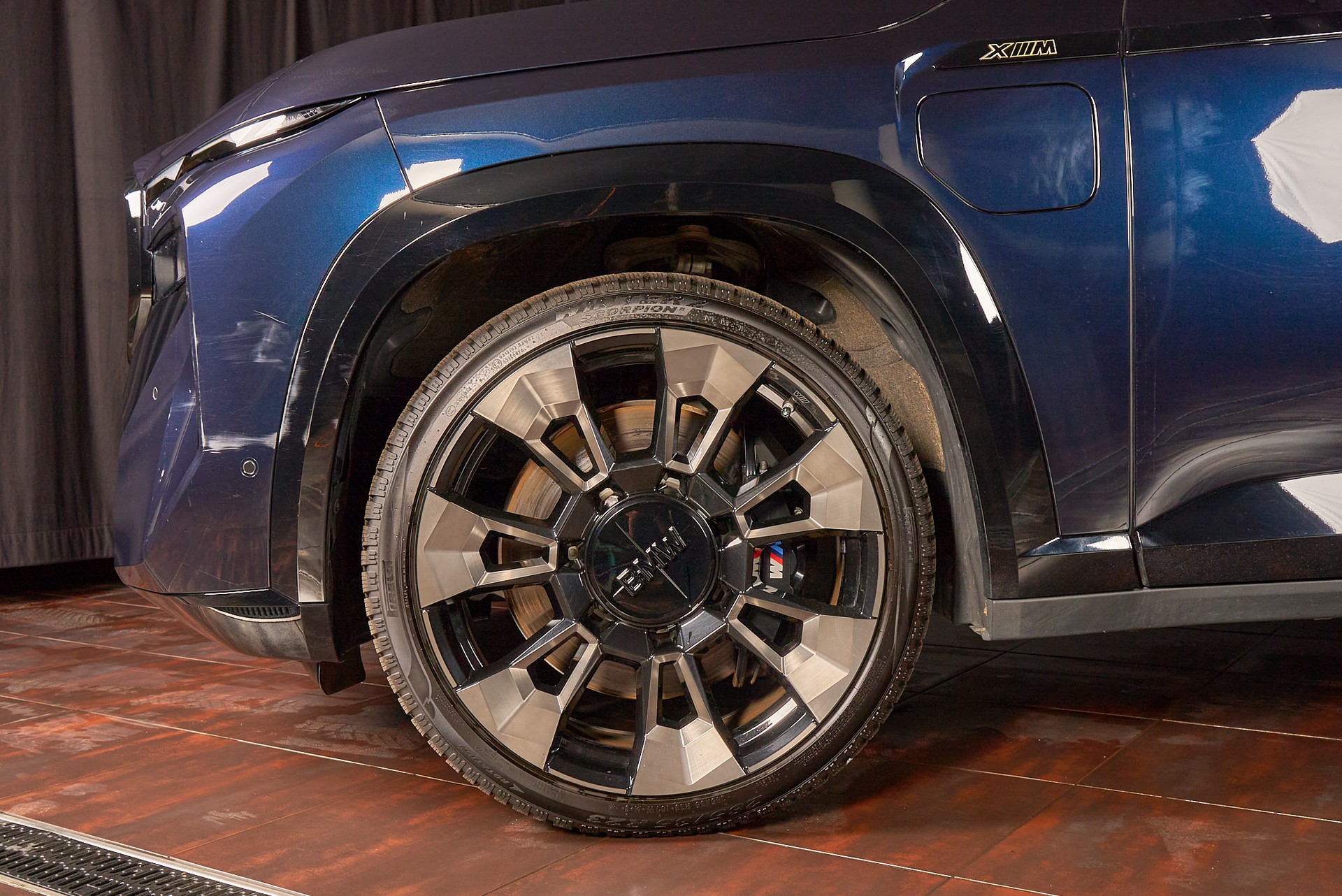 BMW XM xDrive PHEV Steptronic-image-1
